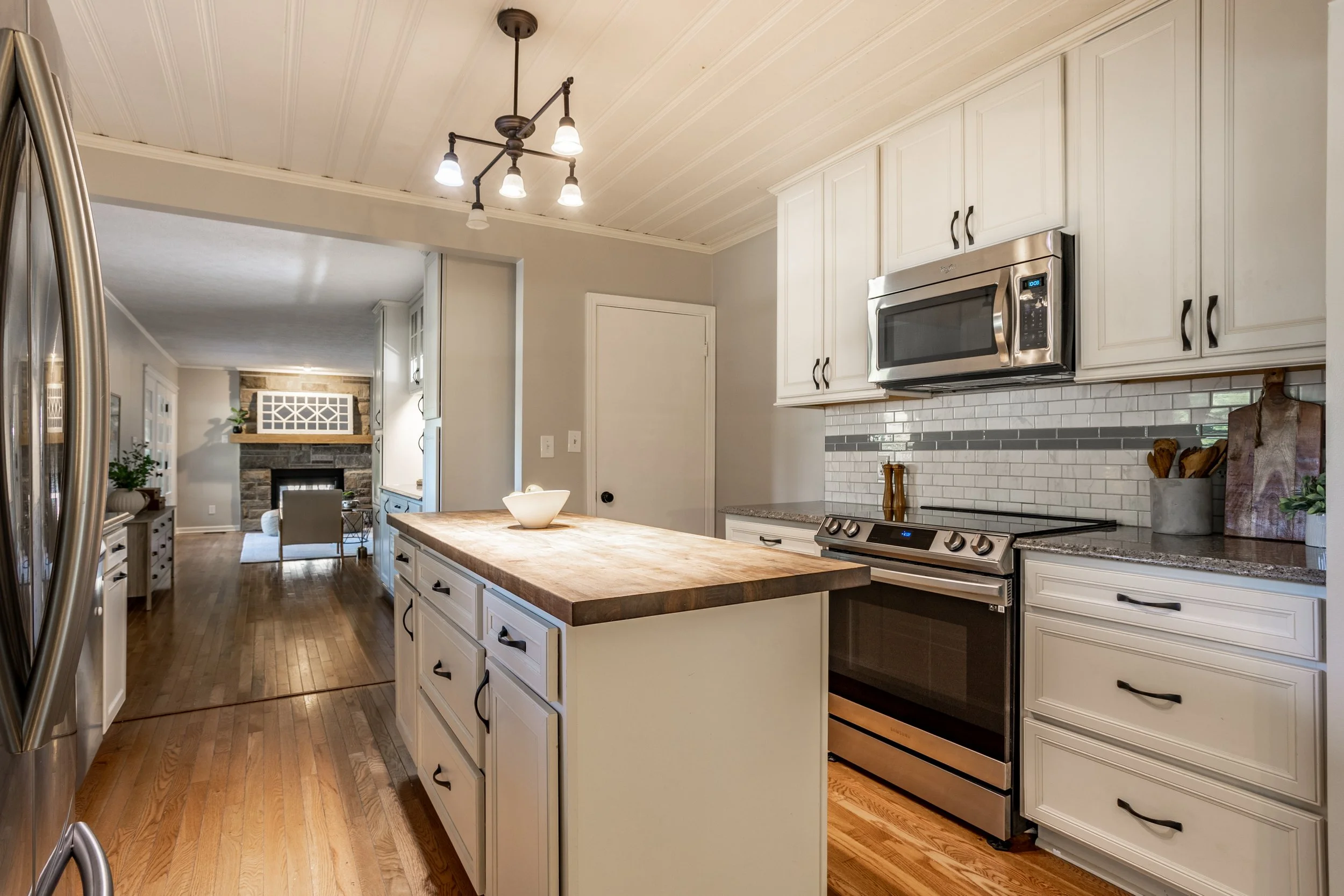 16 - 5705 Crestview.jpg
