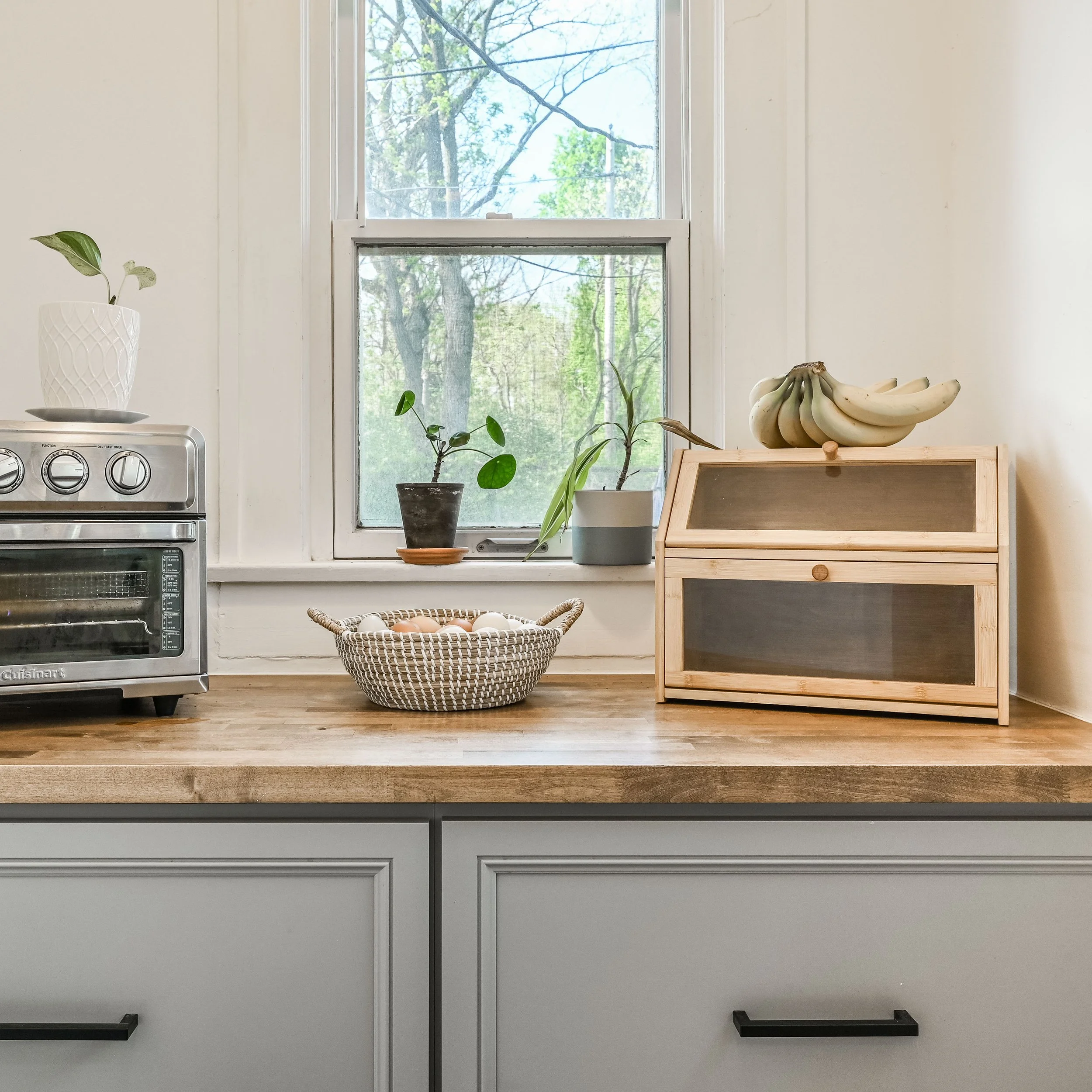 25 - {401 E 37th St}.jpg