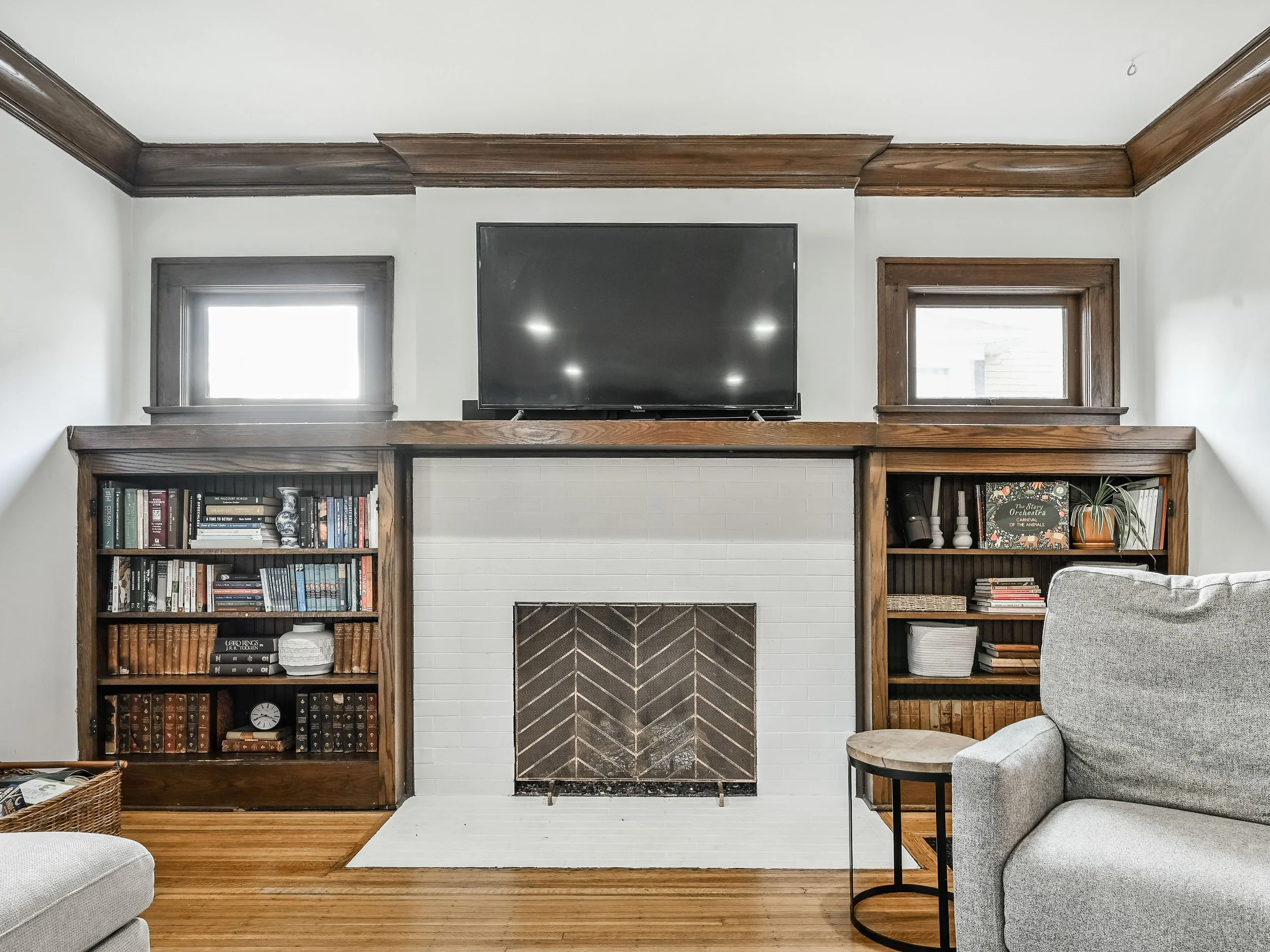 11 - {401 E 37th St}.jpg