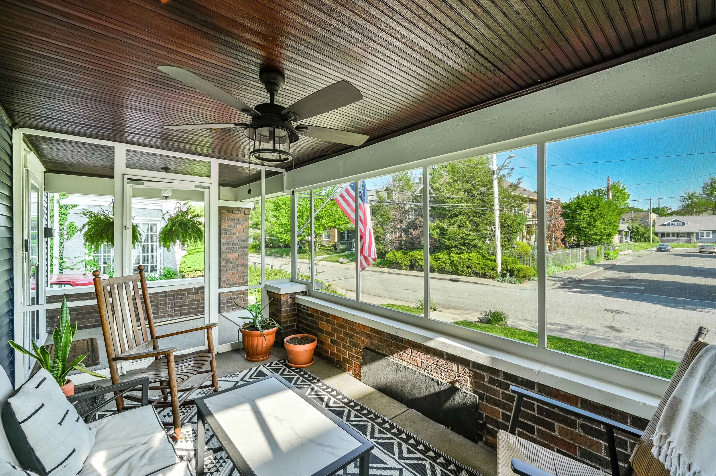05 - {401 E 37th St}.jpg