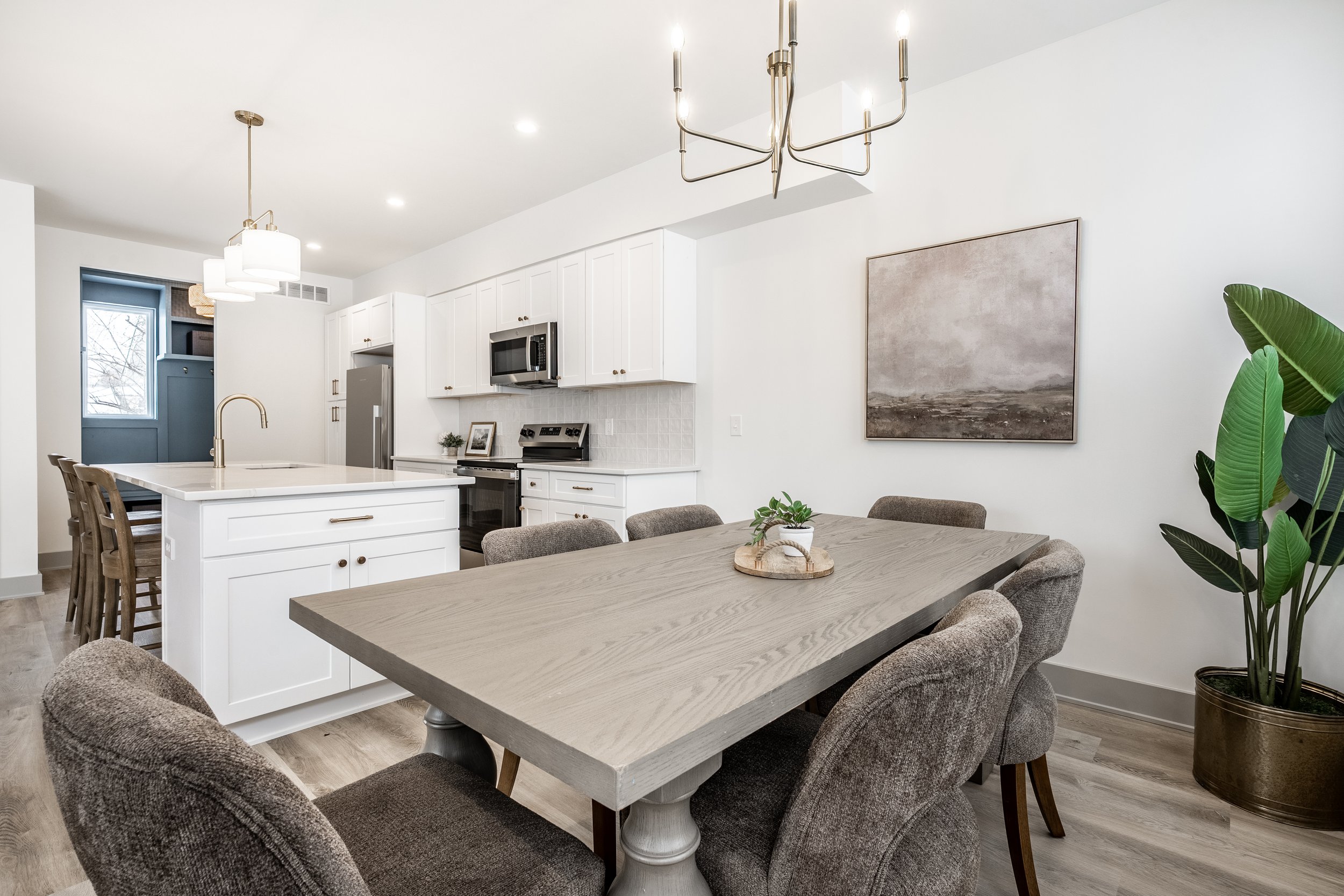 14 - 530 W 41st St.jpg