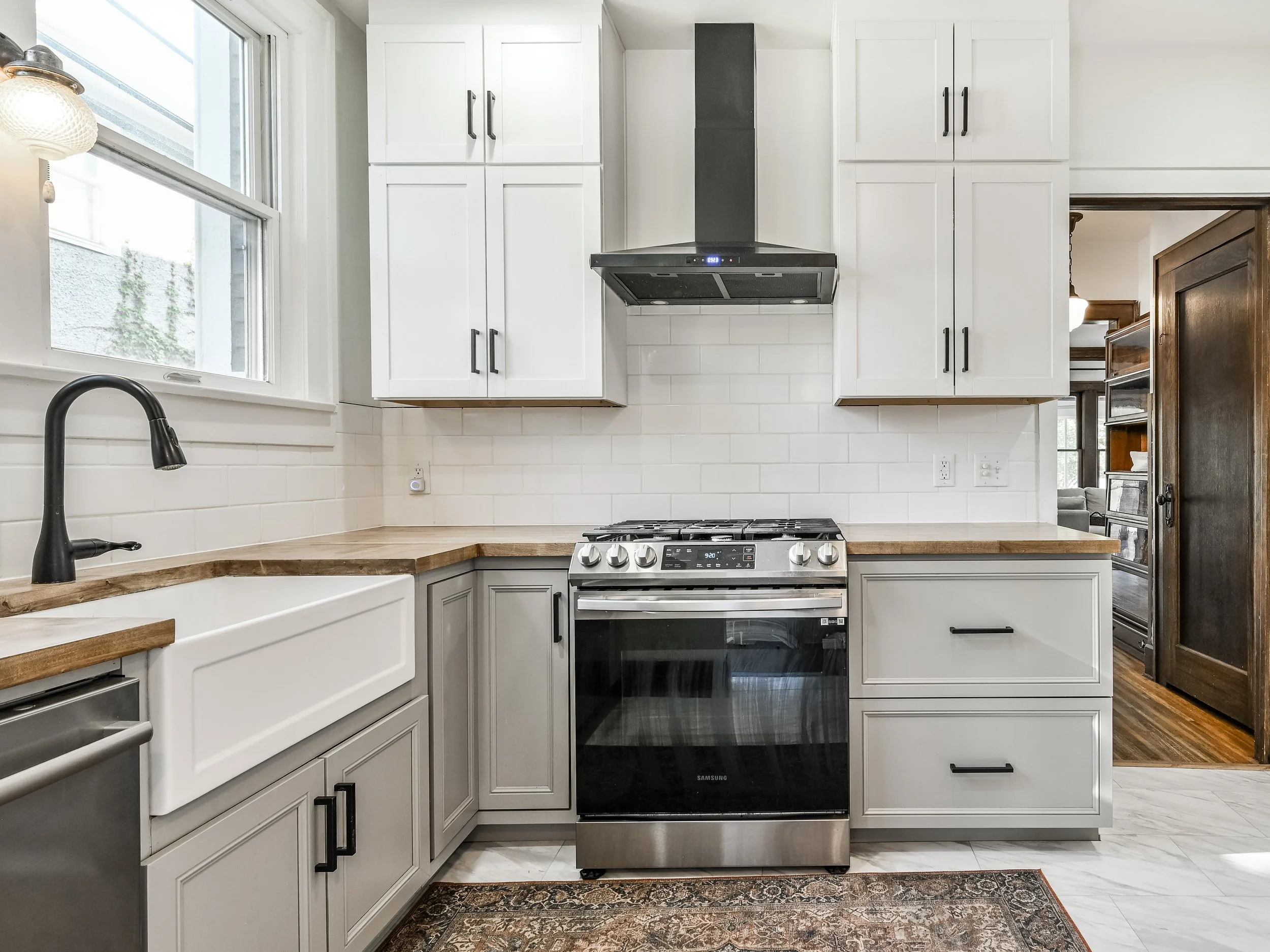 17 - {401 E 37th St}.jpg