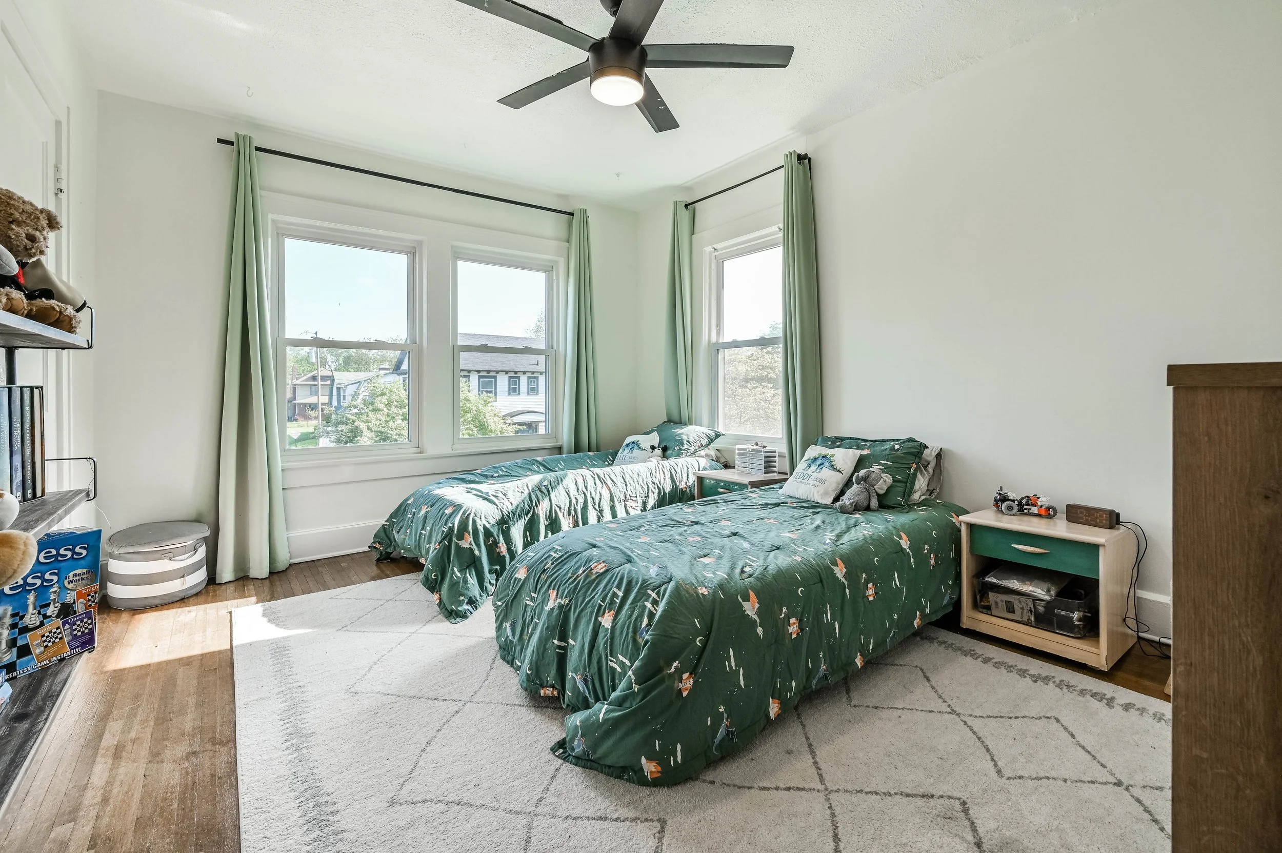 38 - {401 E 37th St}.jpg