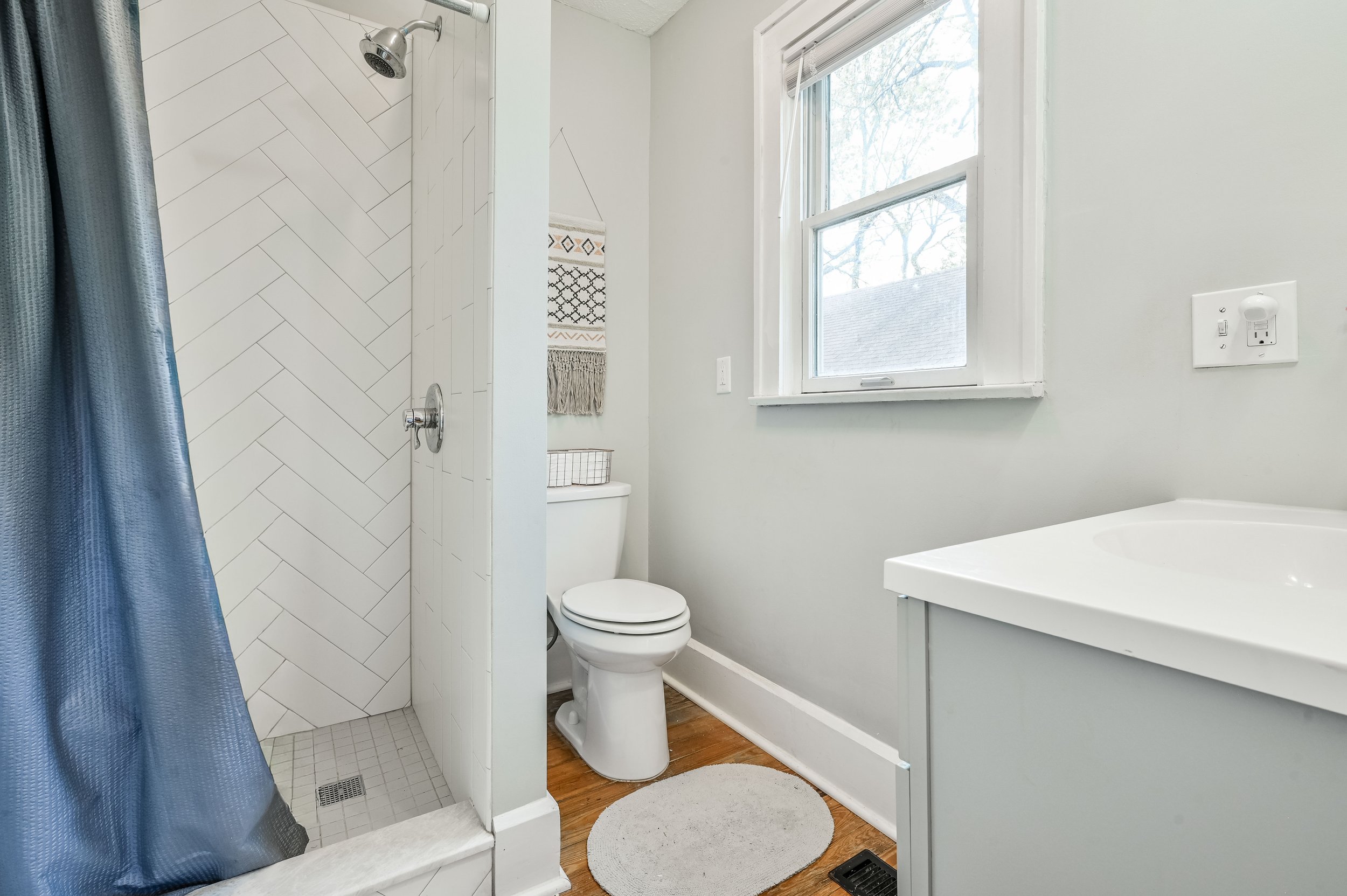 26 - {401 E 37th St}.jpg