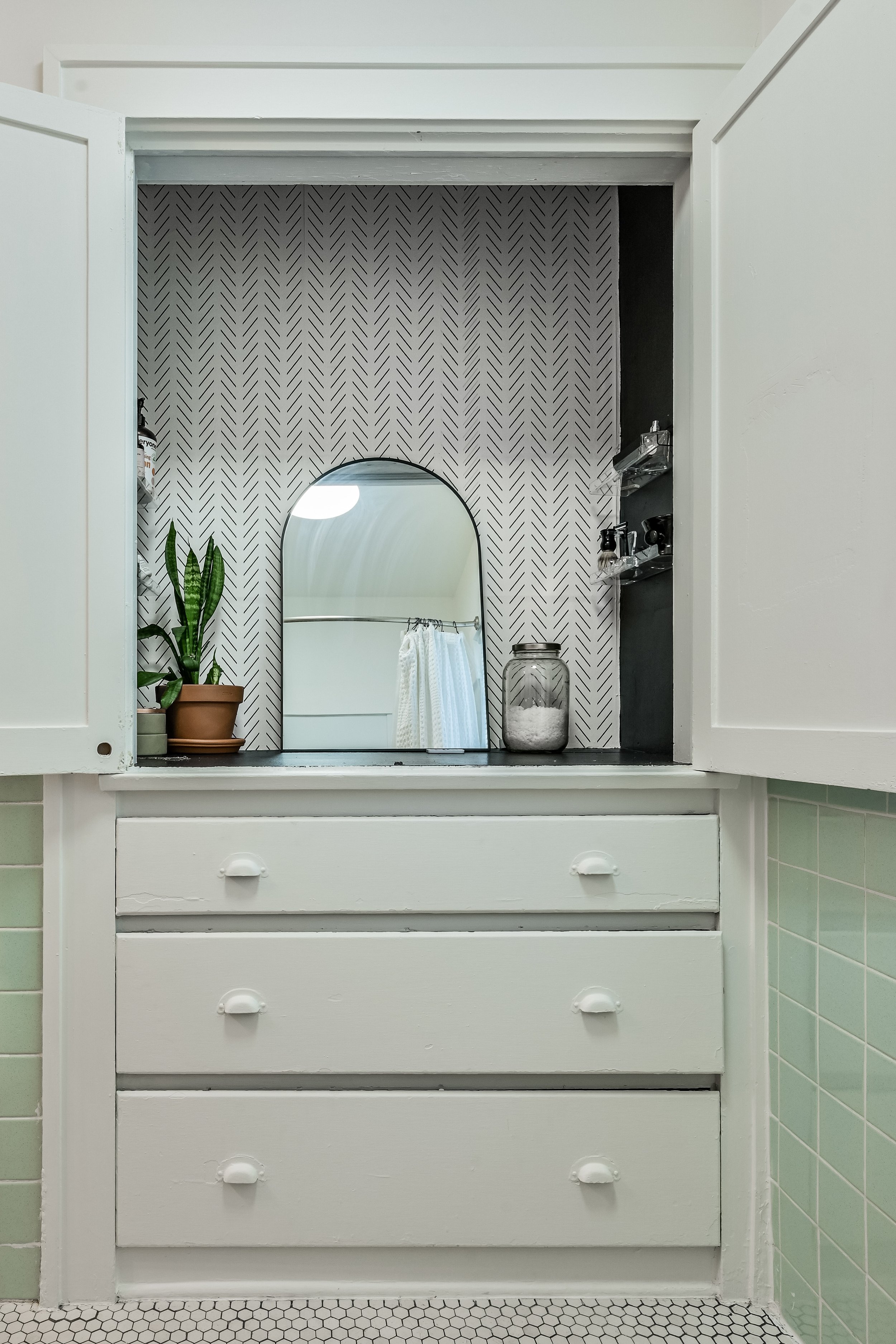 37 - {401 E 37th St}.jpg