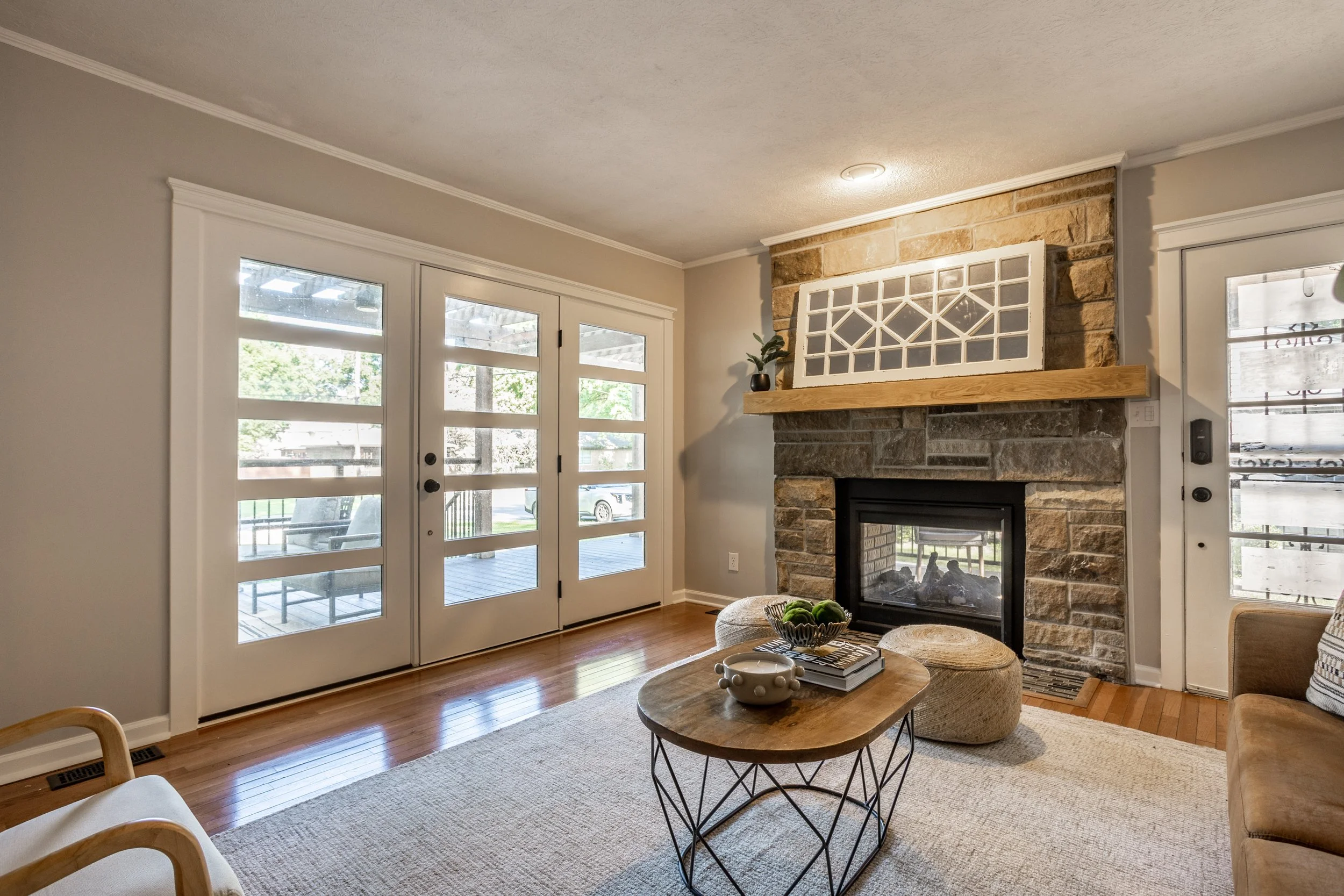 09 - 5705 Crestview.jpg