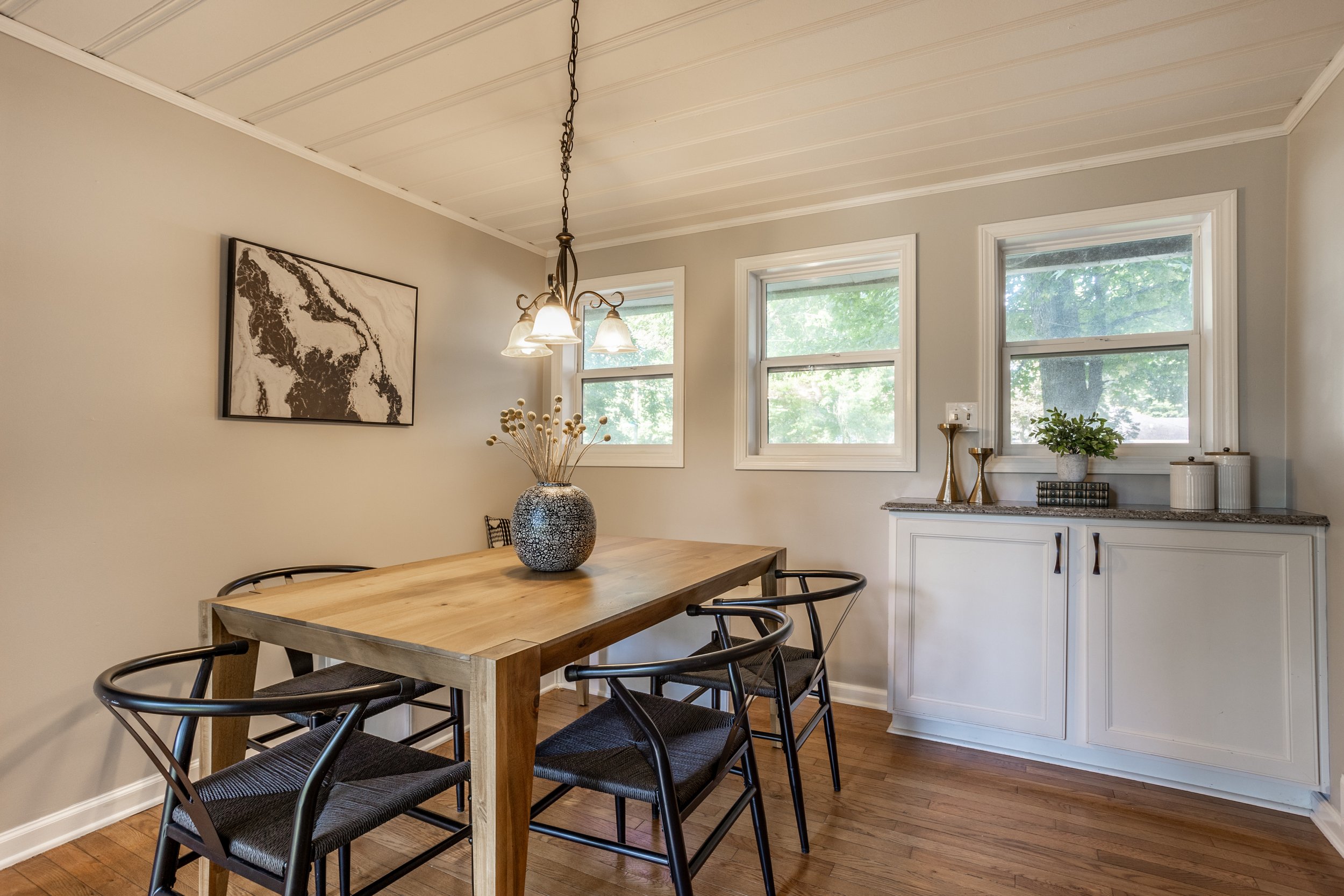 18 - 5705 Crestview.jpg