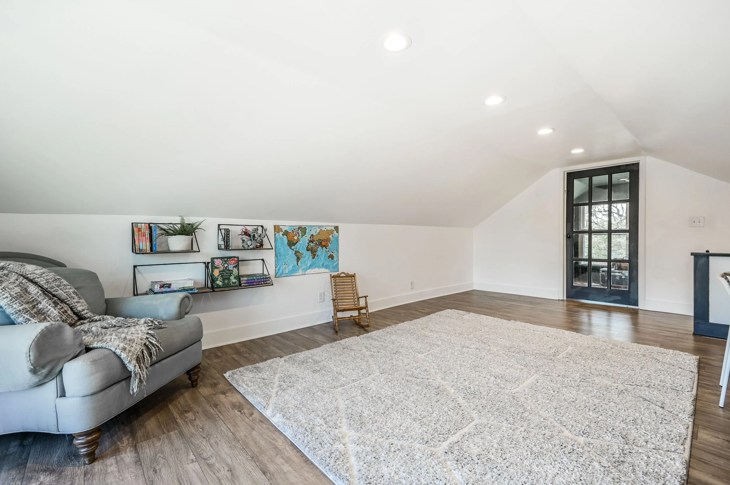 31 - {401 E 37th St}.jpg