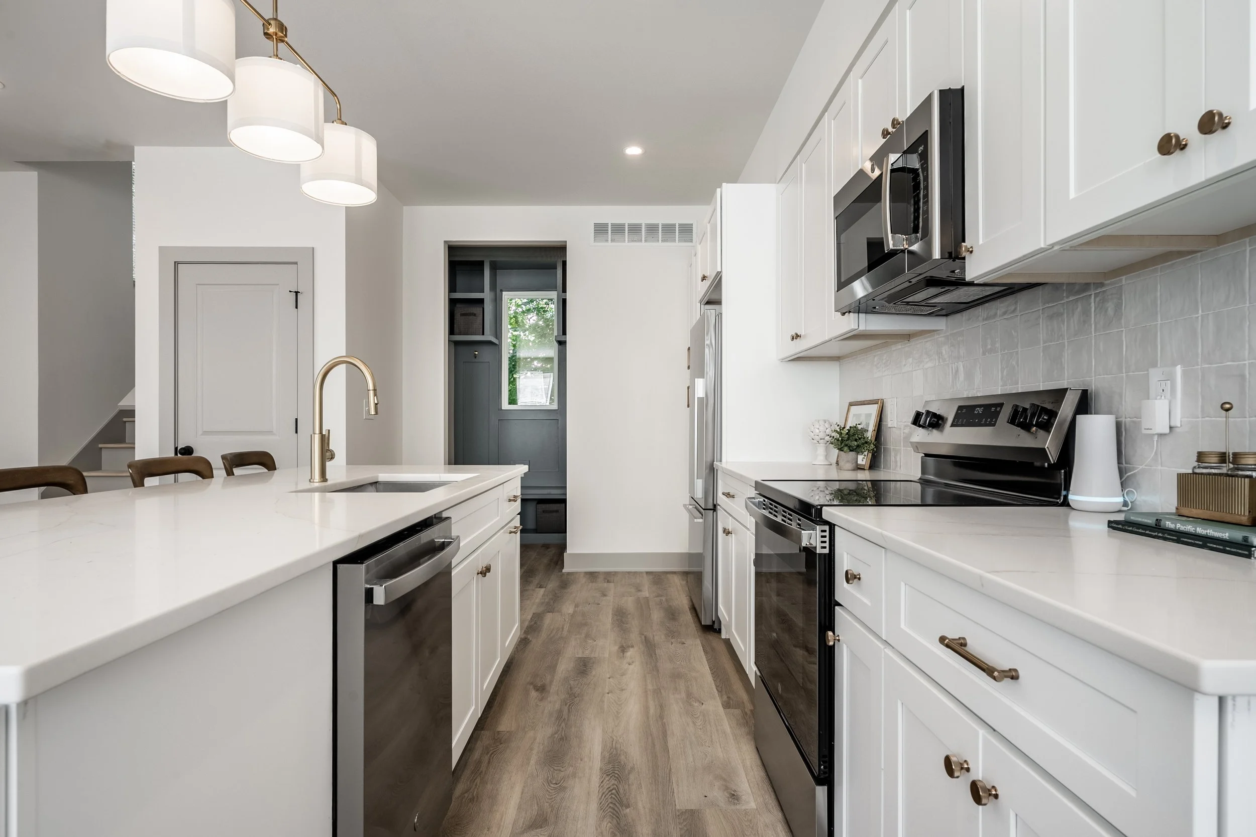 13 - 530 W 41st St.jpg