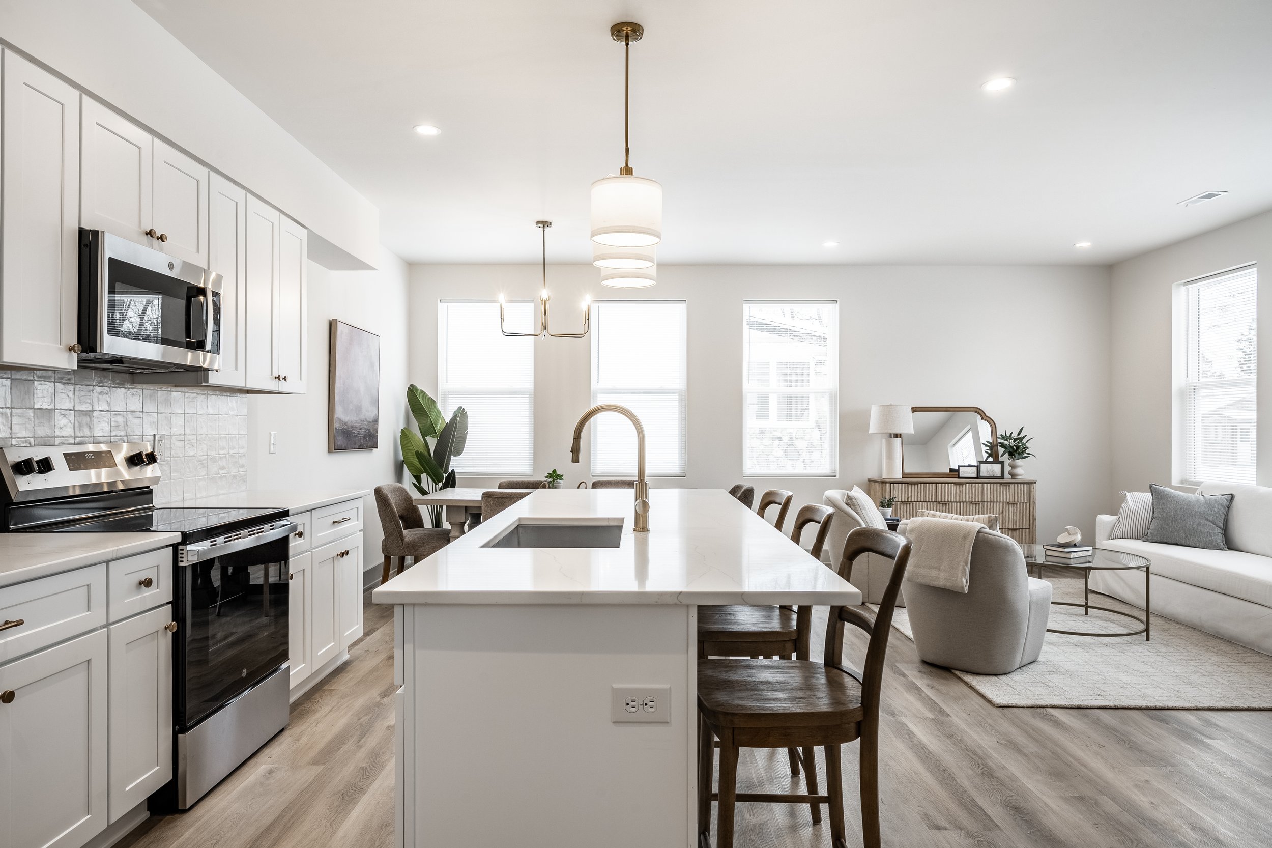 10 - 530 W 41st St.jpg