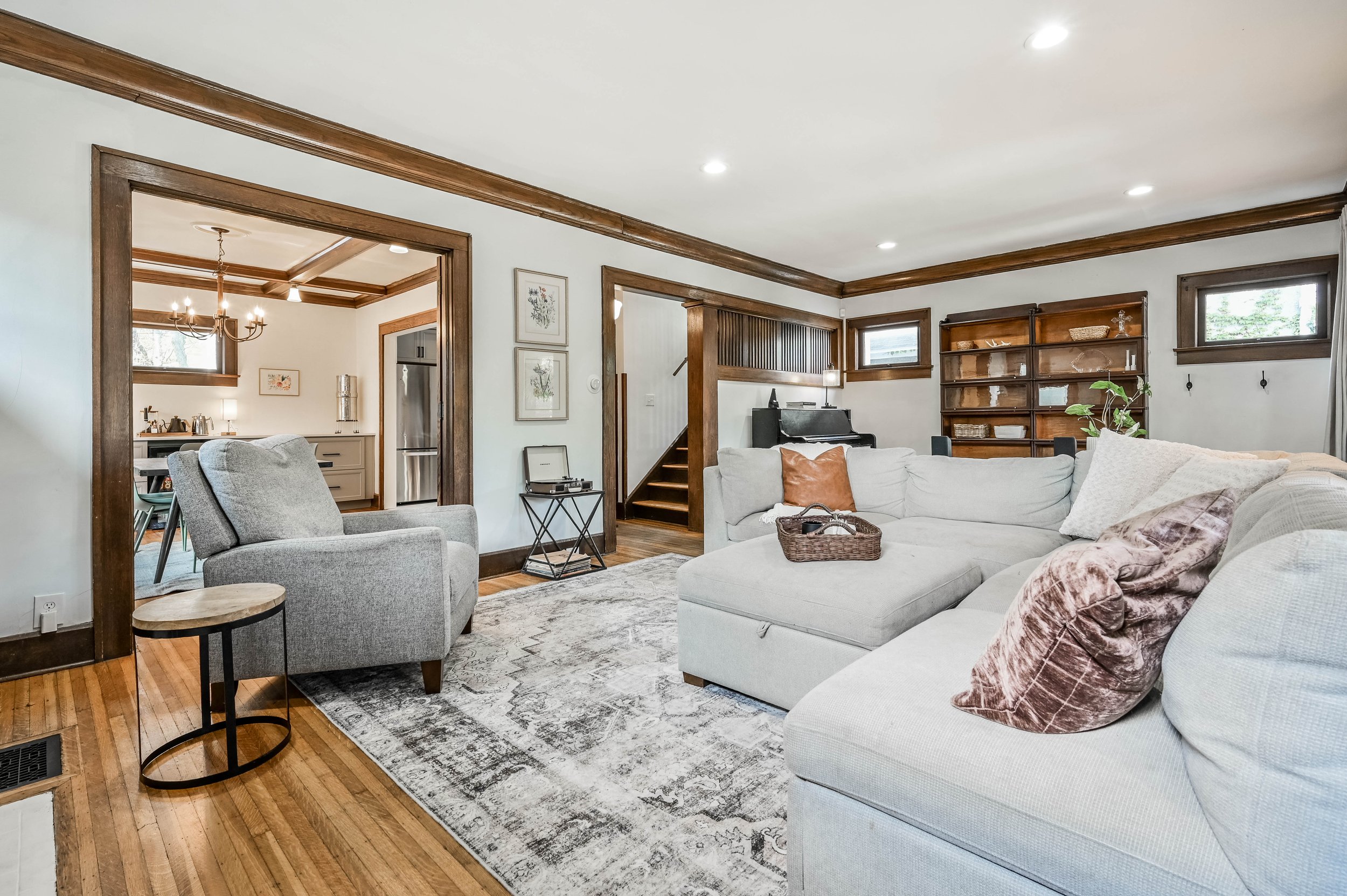 13 - {401 E 37th St}.jpg