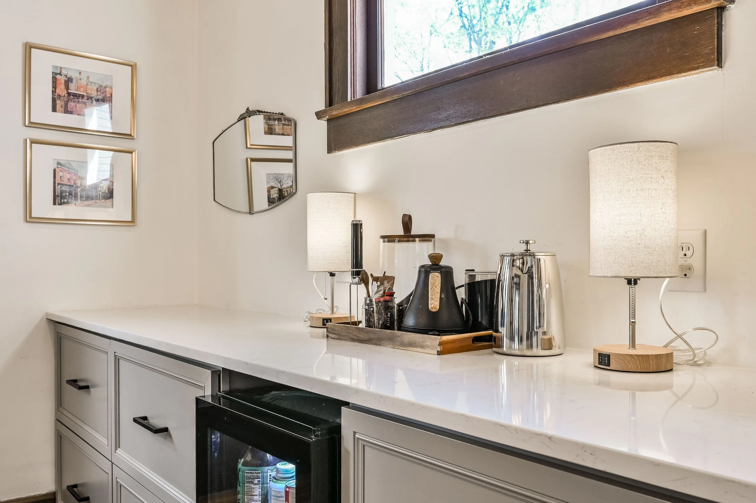 23 - {401 E 37th St}.jpg