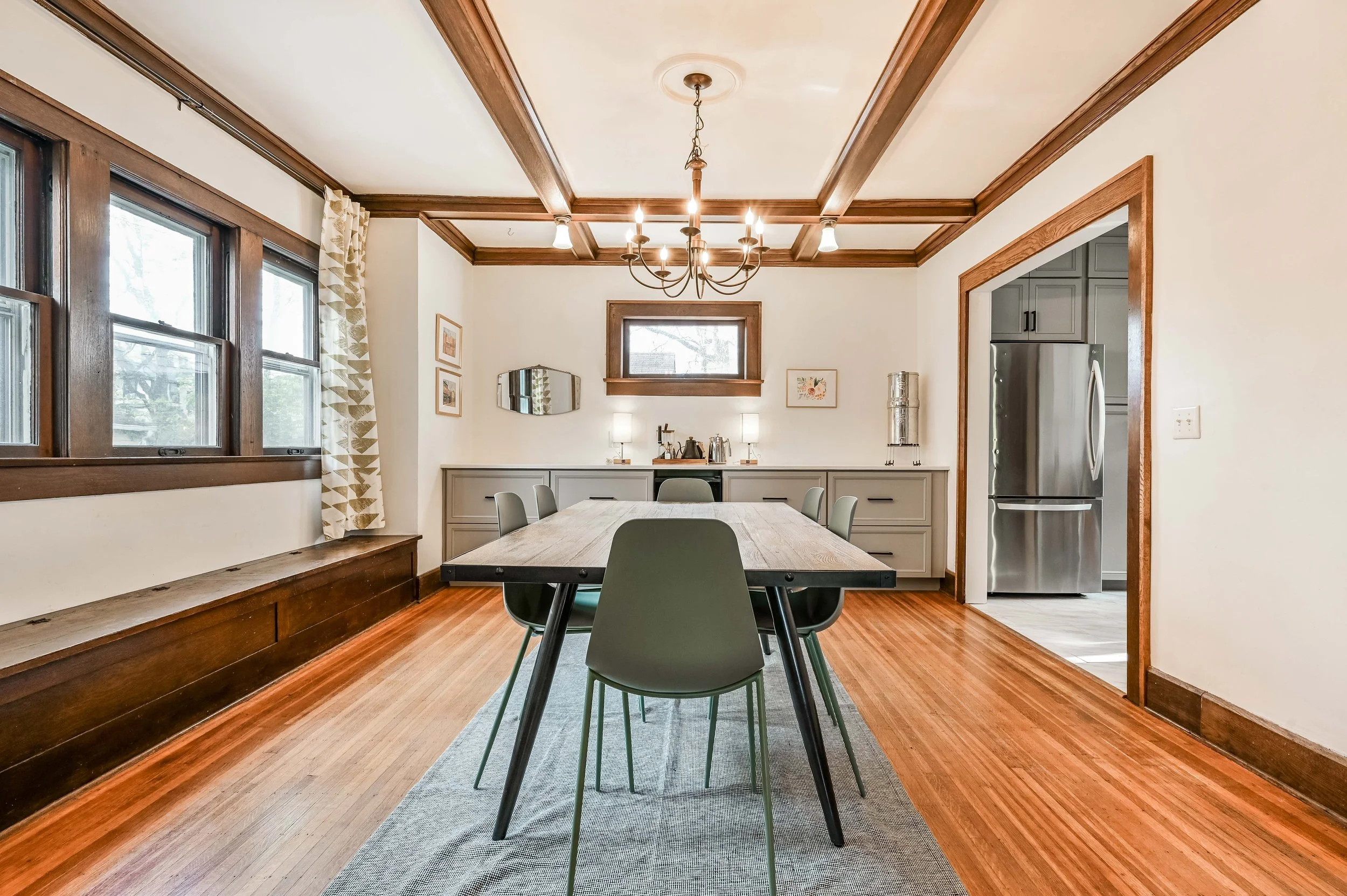 22 - {401 E 37th St}.jpg