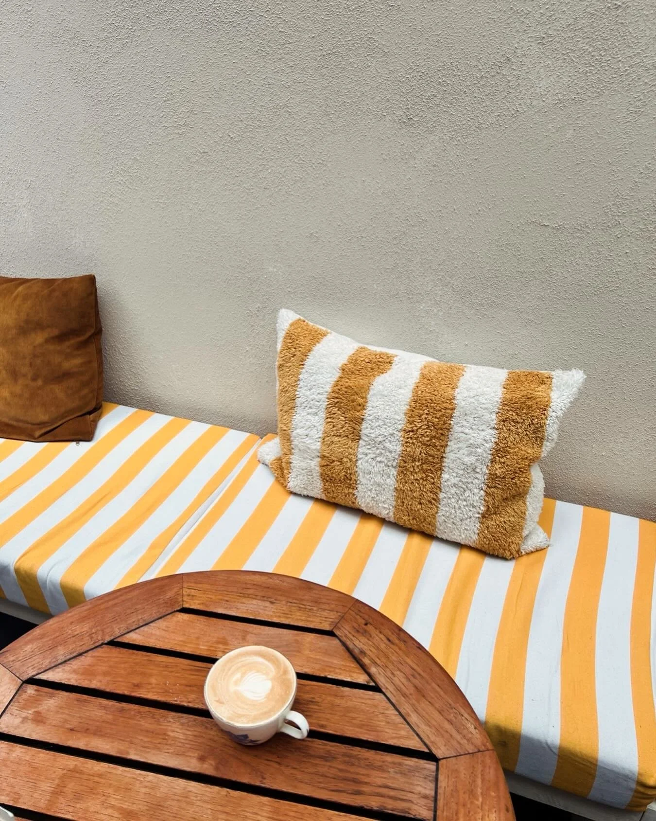 ☕️ Tot vanavond! 
✨Altijd plaats voor walk in.
📆 Liever zeker? Reserveren met de food menu kan via www.amaro.gent/reserveer