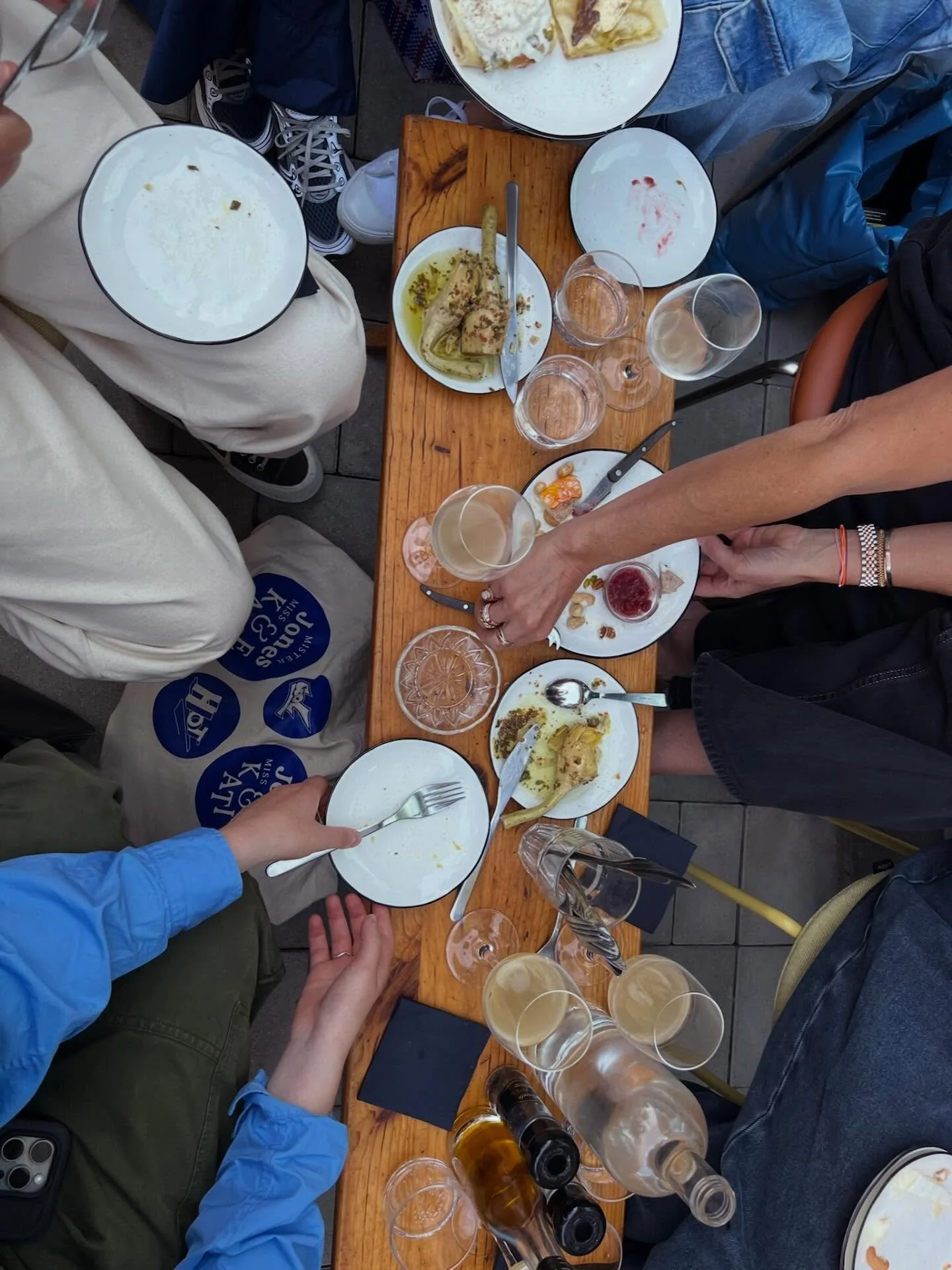 BEL ONS (0468 16 73 94) of RESERVEER ONLINE (www.amaro.gent/reserveer) of KOM GEWOON LANGS - ALTIJD PLAATS! 🤗