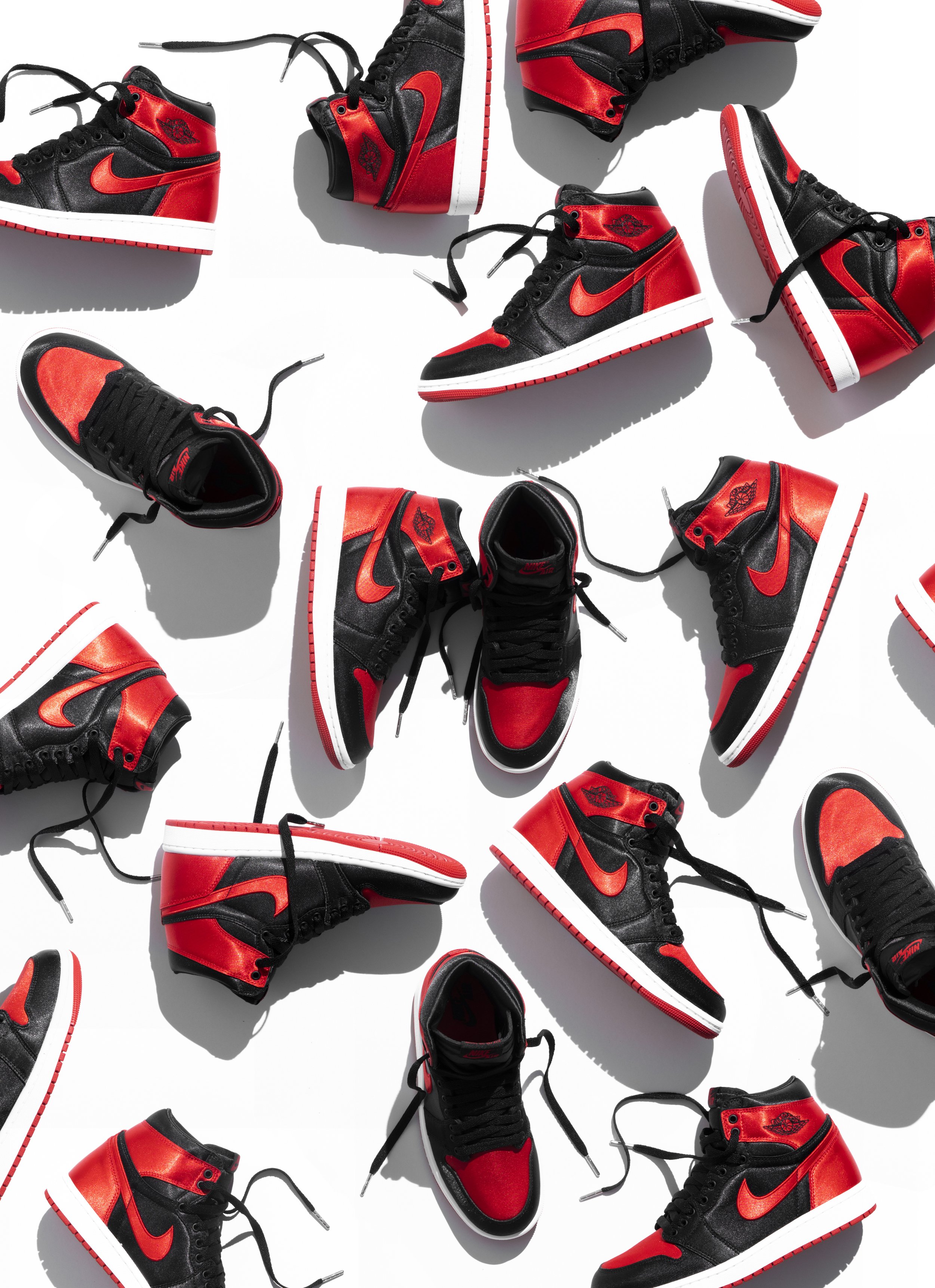 Nike Jordan 1 satin (bred)