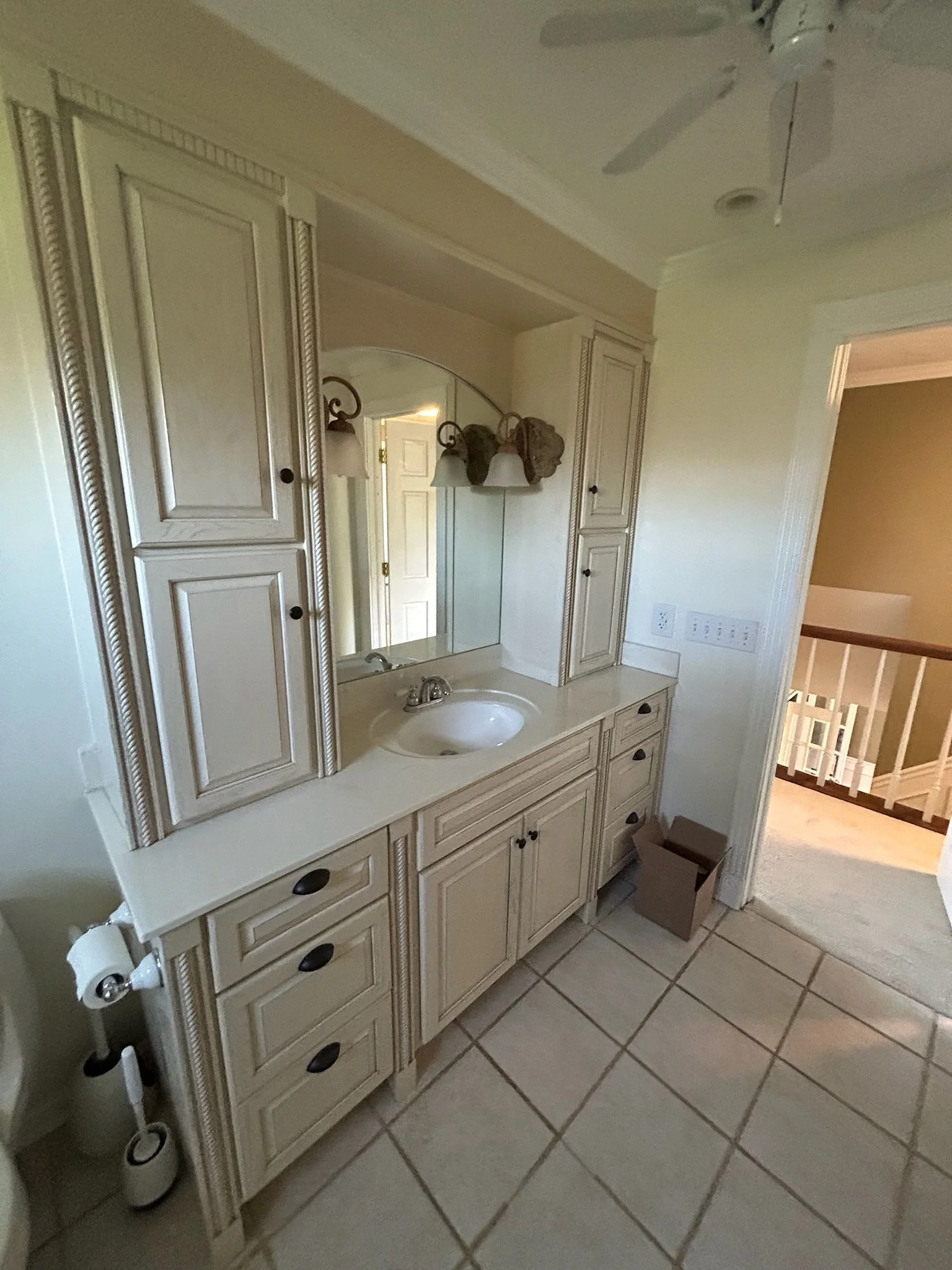 GUEST BATHROOM BEFORE 