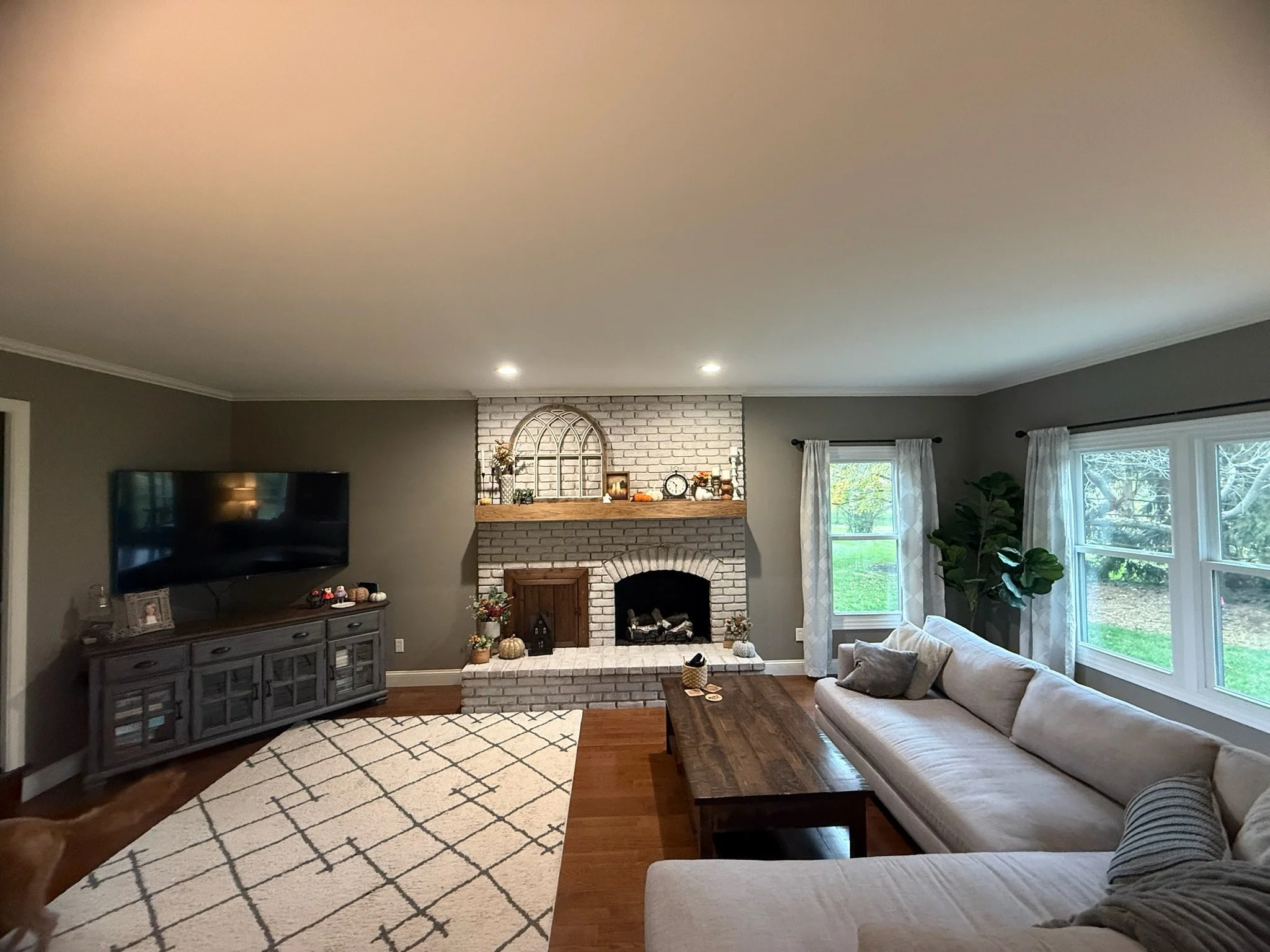 FAMILY ROOM - BEFORE 