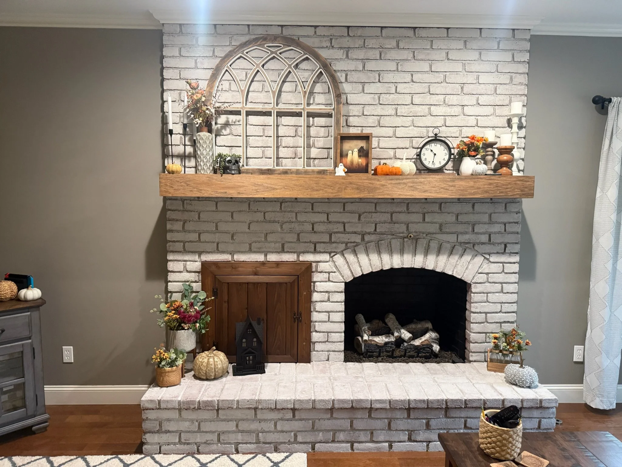 FAMILY ROOM - BEFORE