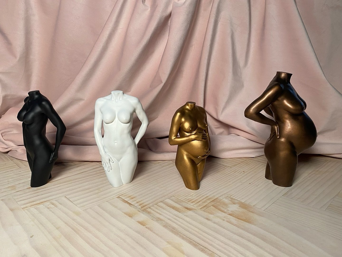 Recent line up including a non-pregnant client. 
Capture your bump or body at any stage of life- all are moments in time
I love when we have a line up of all 4 of our finish options 🖤🤍💛🤎
.
.
.
.
.
#pregnancy #fertilityspecialistperth #perthmums #