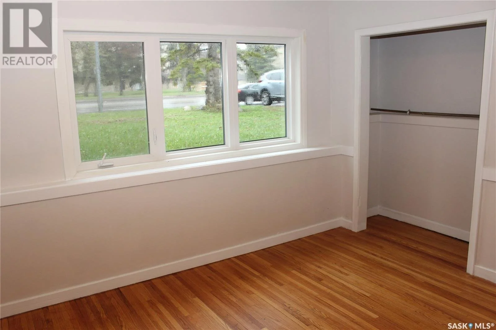 3612 Albert St - 5.jpg