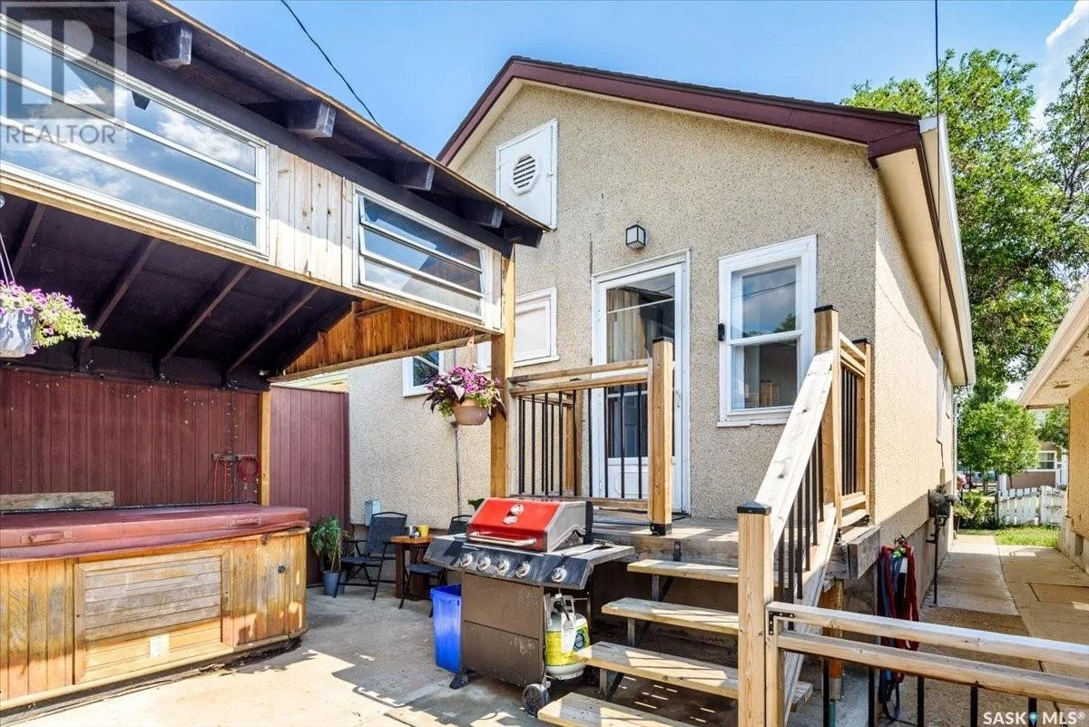 350 Wascana St - 6.jpg