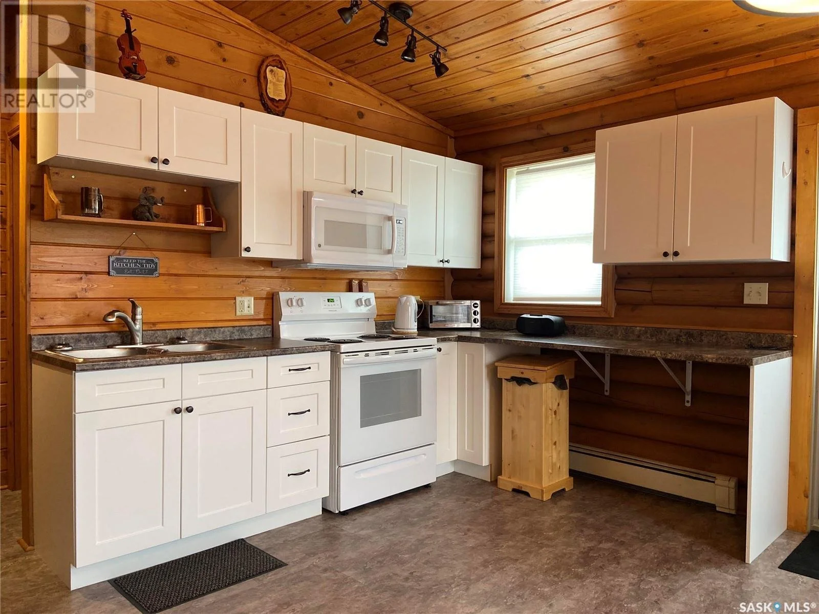 7 Spiritwood Lane - 3.jpg