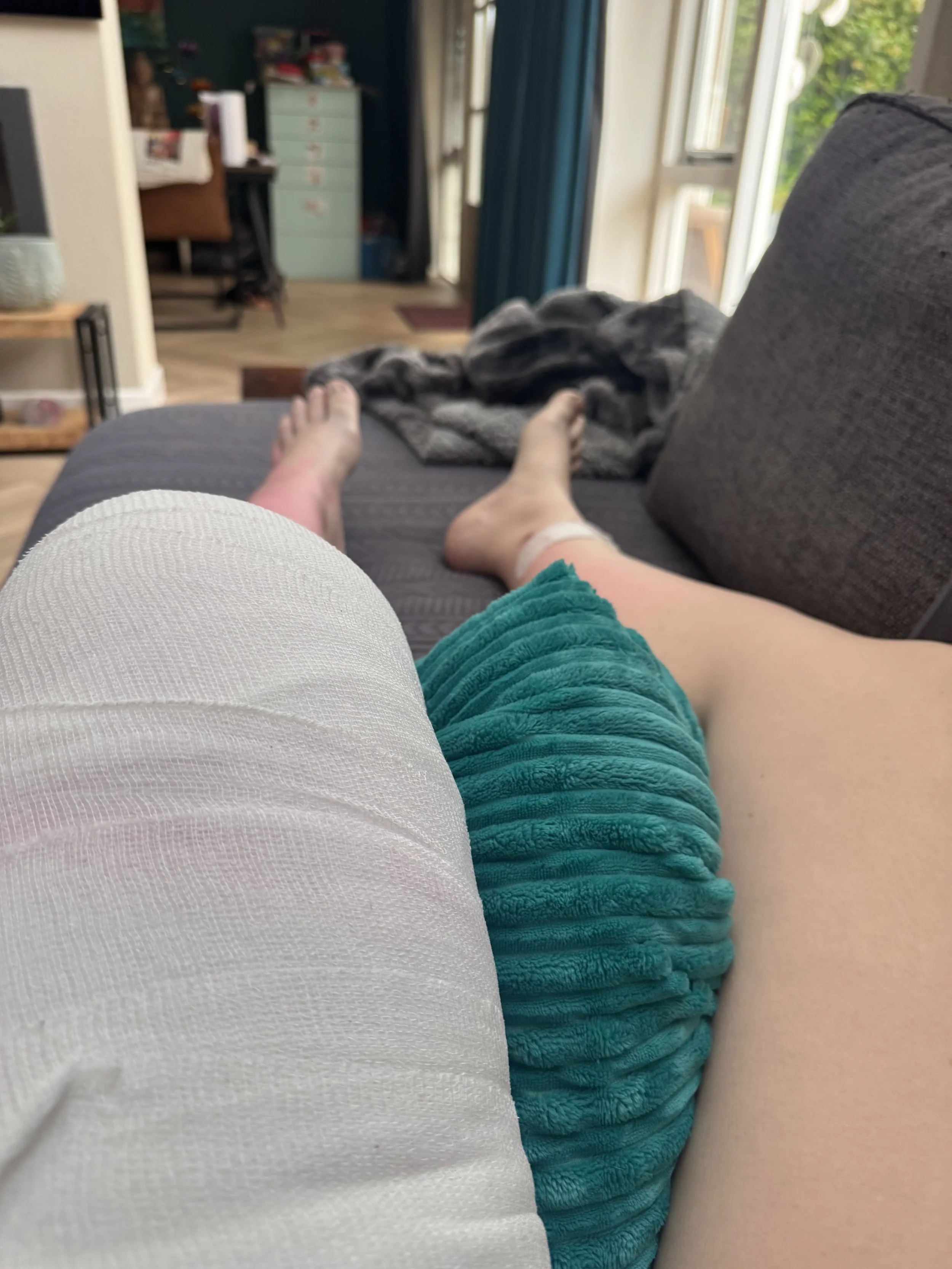 Krak. En daar gaat mijn knie weer.