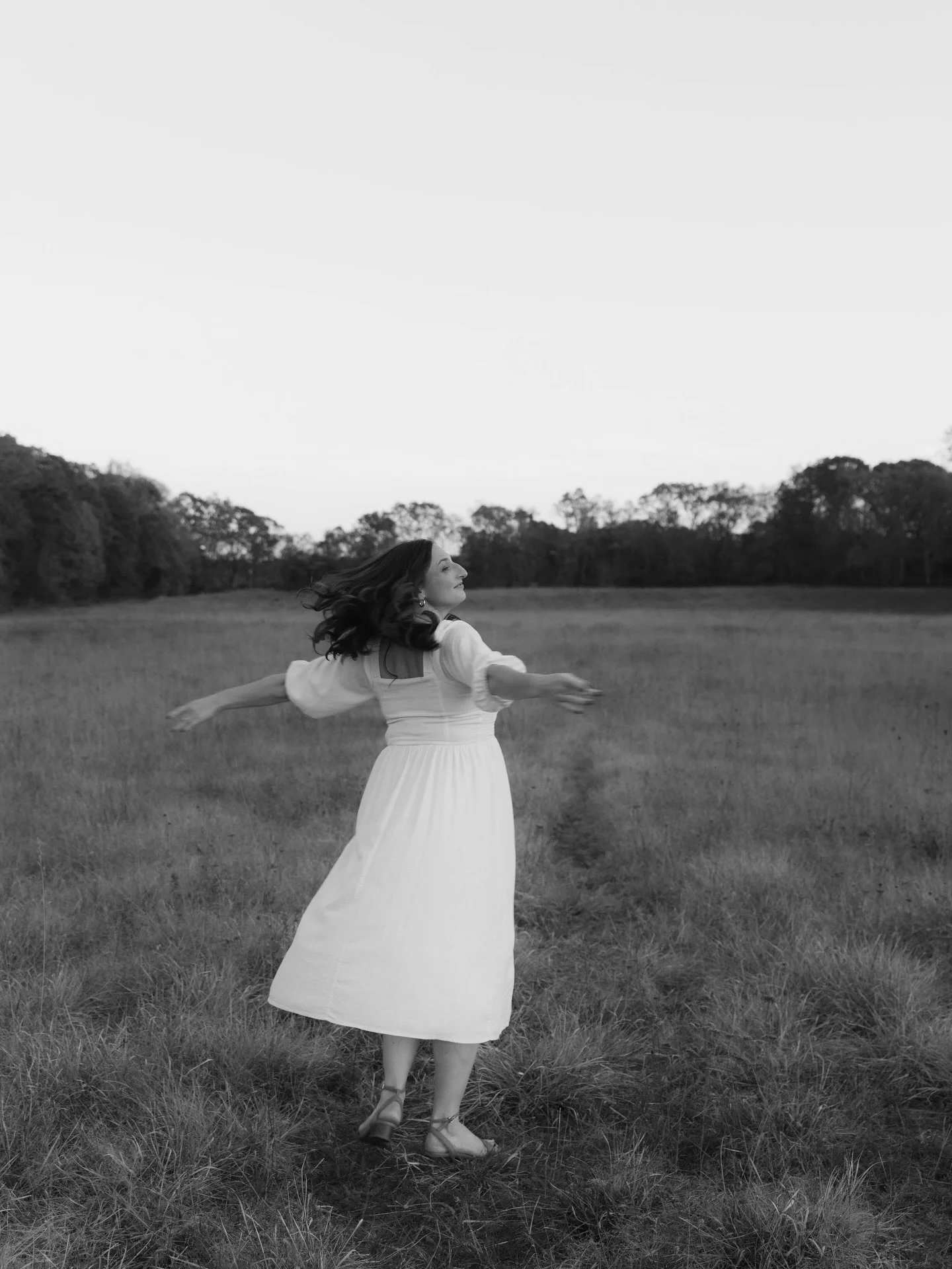 Alexa brought the fierceness.
She danced. She ran. She laughed.
And most importantly&mdash;she absolutely owned her beautiful pregnant body.

Rooted, radiant, and unapologetic.

My wish for every maternity client is this.
To feel powerful in their ow