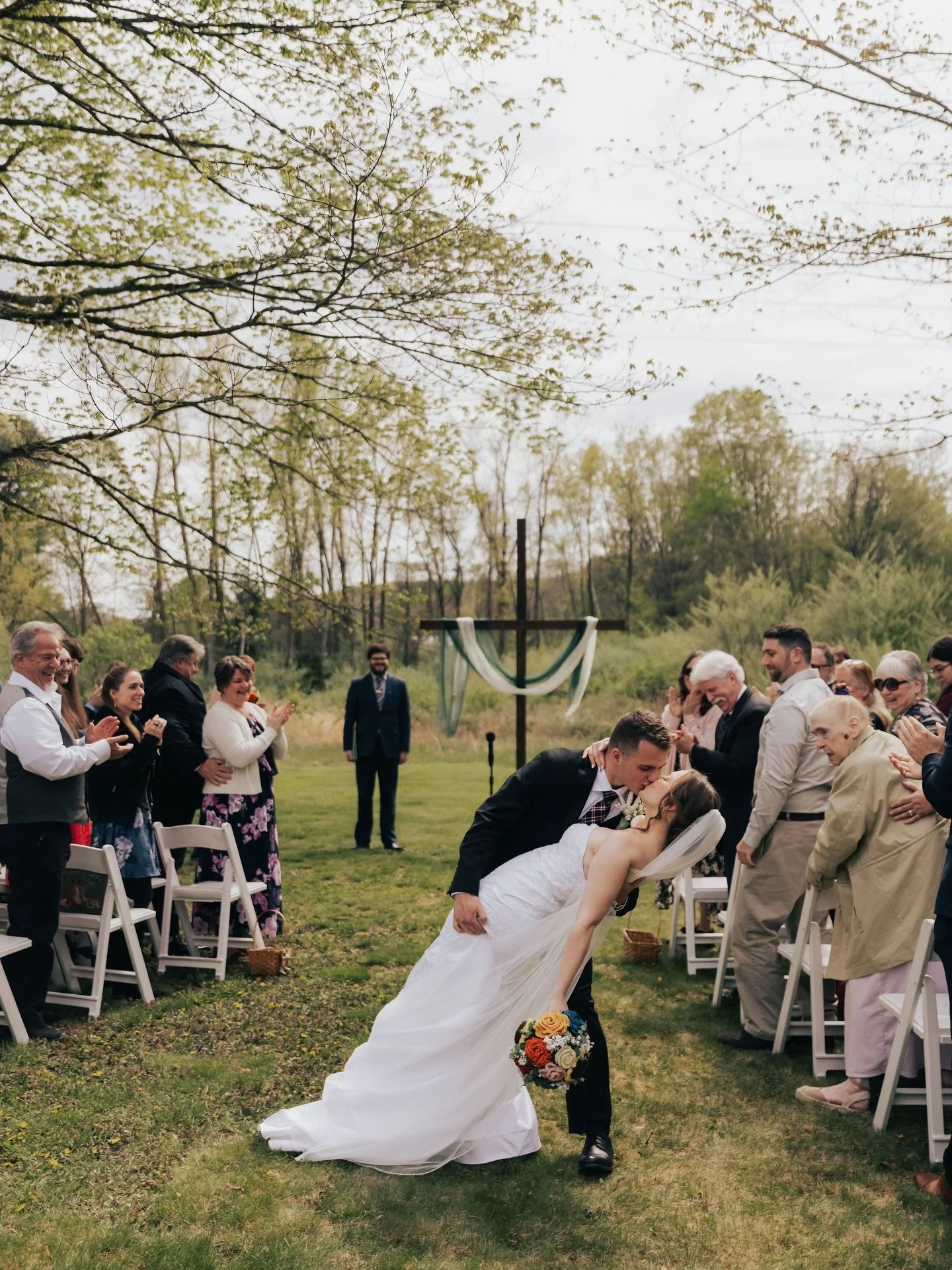 There is just something about a backyard wedding, the calm, the romance, the intimate connection to a place that already means so much. Ellery and Kristine bought their home shortly before hosting their wedding in the backyard. They tore down walls, 