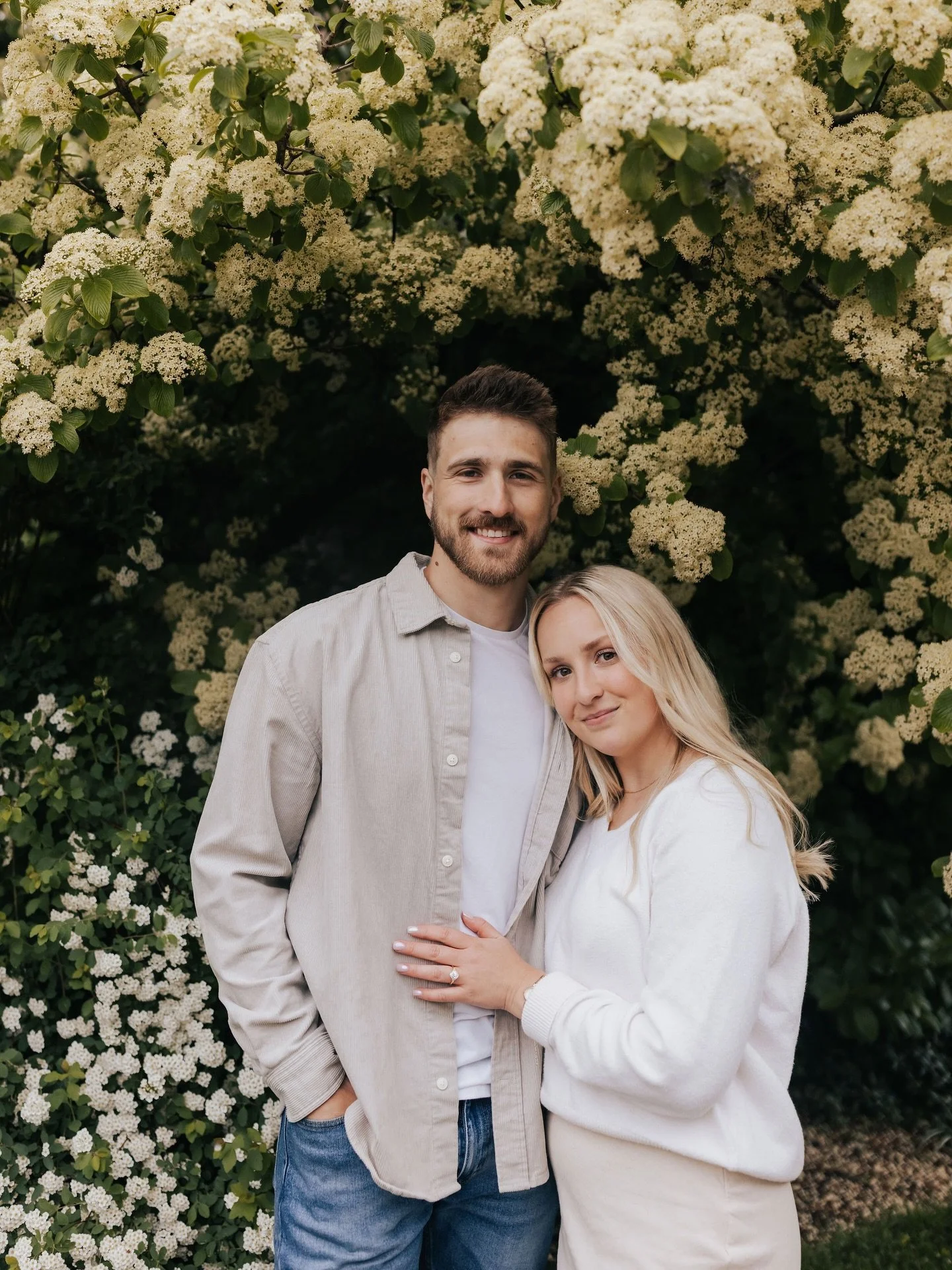 A dreamy spring rainy day surprise proposal at Topsmead is what dreams are made of! It was so sweet watching Alec plan each detail of this special moment. Casey felt so loved, will remember this day forever, and is officially going to be a wifey! 🎉?
