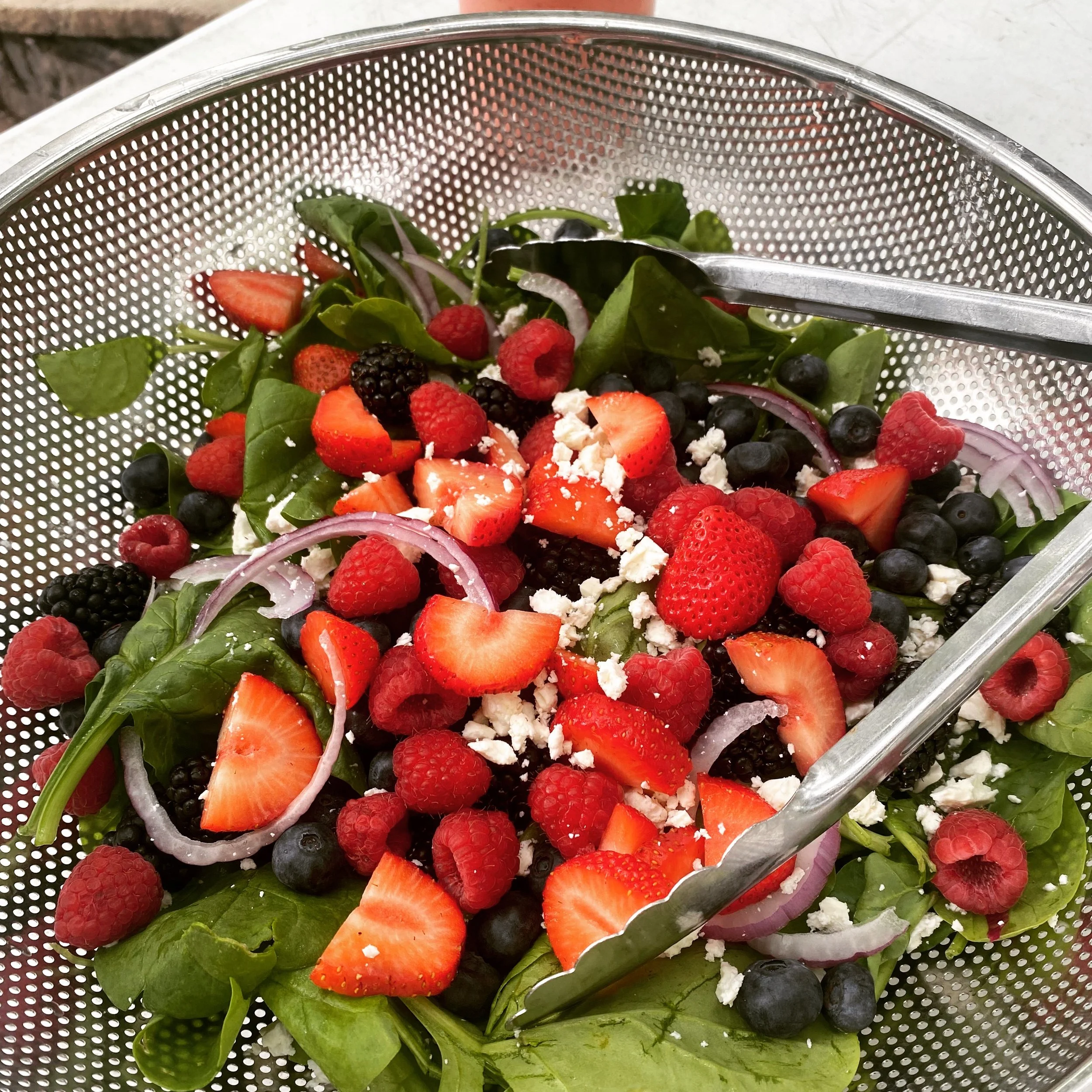 🥬🍓 Today's Farm School Lunch 🍓🥬
Today's lunch was simple, fresh, and straight from the garden.
The kids harvested spinach from the garden and turned it into a Spinach Berry Salad with Homemade Raspberry Vinaigrette.
One of my favorite things abou