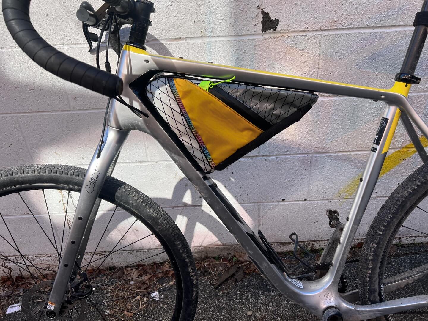 Get ready for spring, dm for details getting your  #custommade #bikepacking #framebag #waterproof materials #madeinusa #sailcloth #gravelbike #mountainbike . BTW Cage mount bags are a special challenge. Slide into our new online shop and see the show