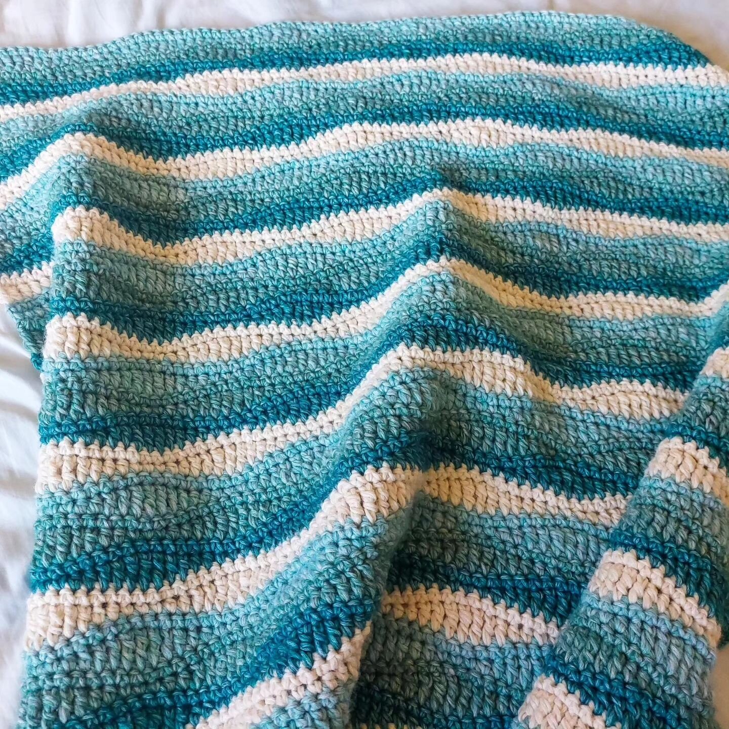 I just felt like sharing one of my favourite blankets ever!💖 #beyondtheseablanket the perfect blanket if you love the sea 🌊 I loved making this one and I love seeing all the different versions you guys are making💖 what I love the most about this o