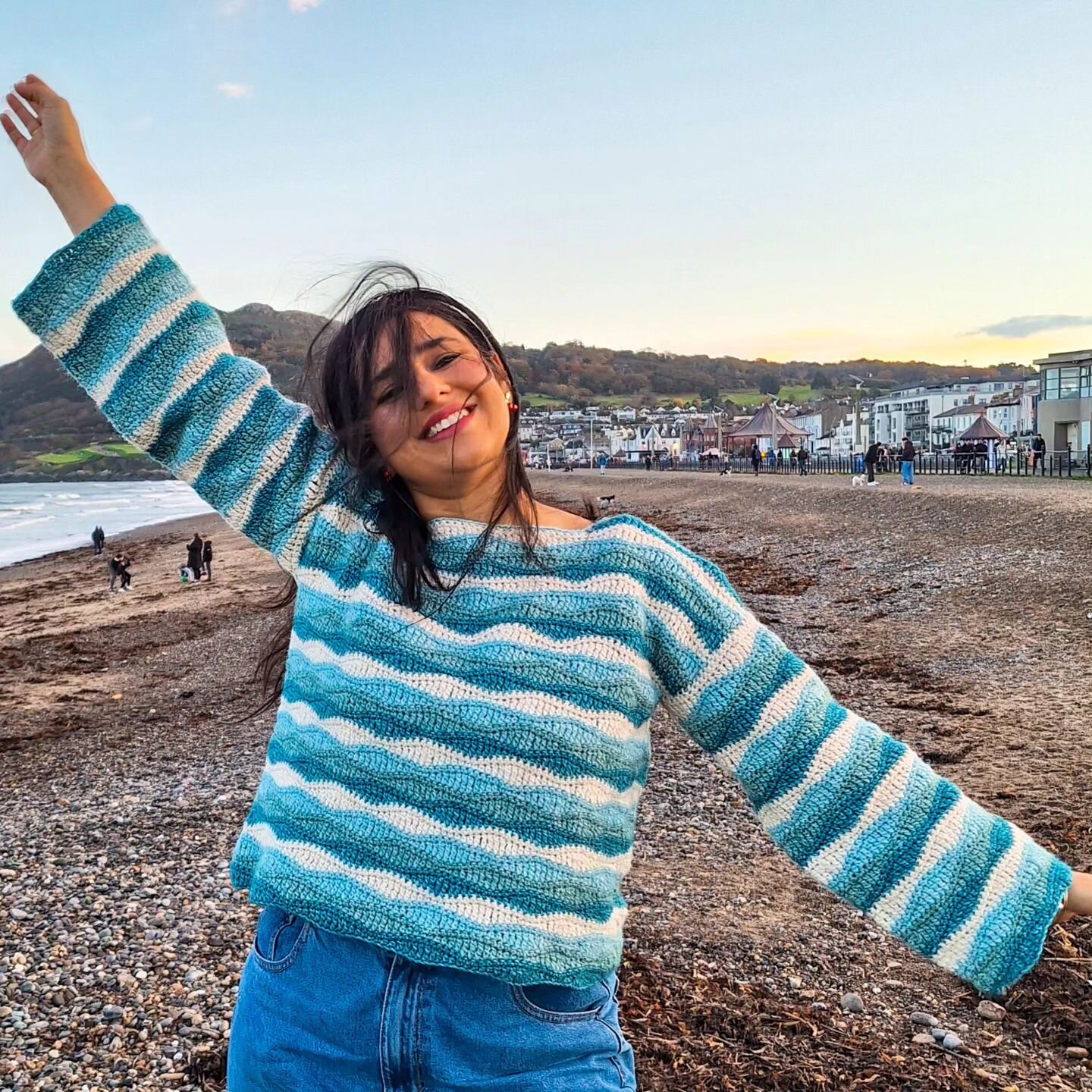 I finally went to the beach and took some new photos of my #beyondtheseasweater and even though it was cold and windy (you can see my hair all over my face☺) I had so much fun💖😊 

Have you made this sweater yet? You can find the pattern on my Etsy 