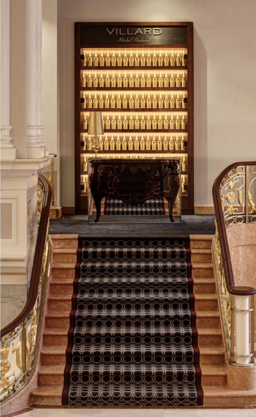 palace grand stair.png