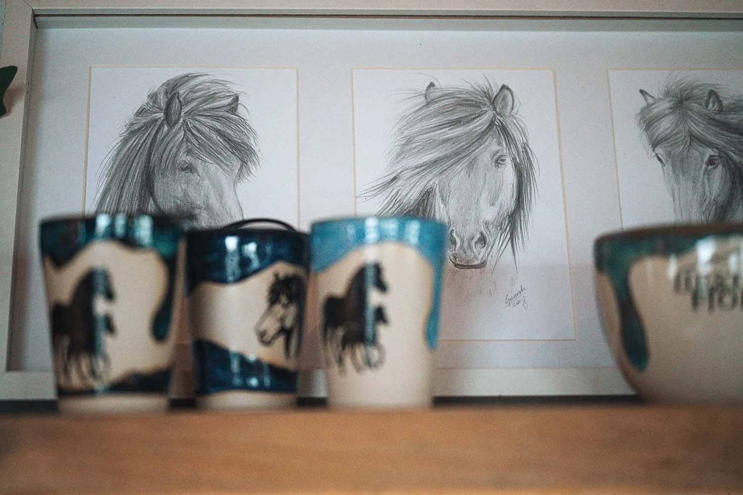 Som cups and a horse drawing at Hestar og Fjöll