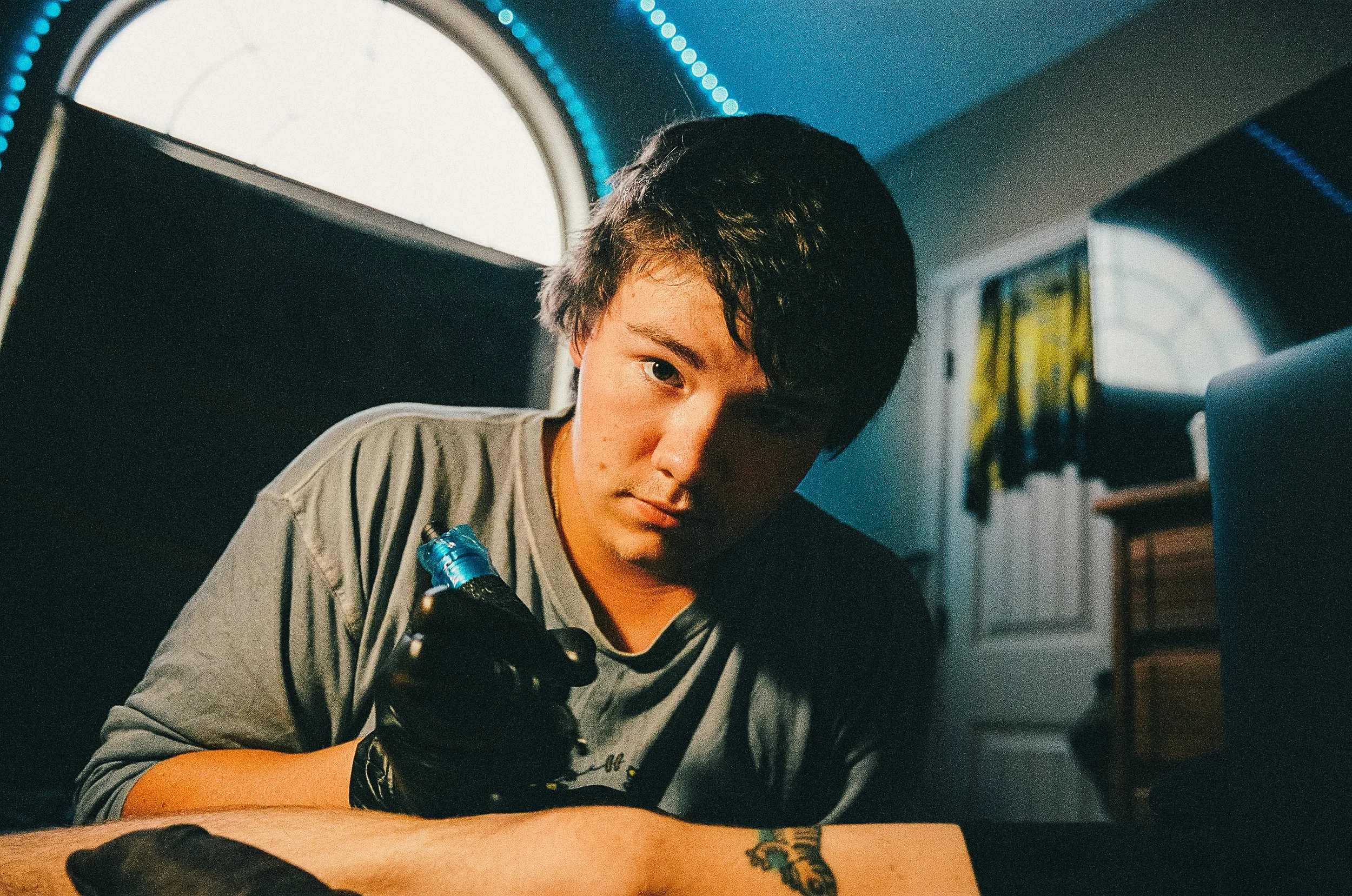 Photograph of brothers using tattoo guns. From Dean Hinnant’s Blood series exploring siblinghood and family bonds