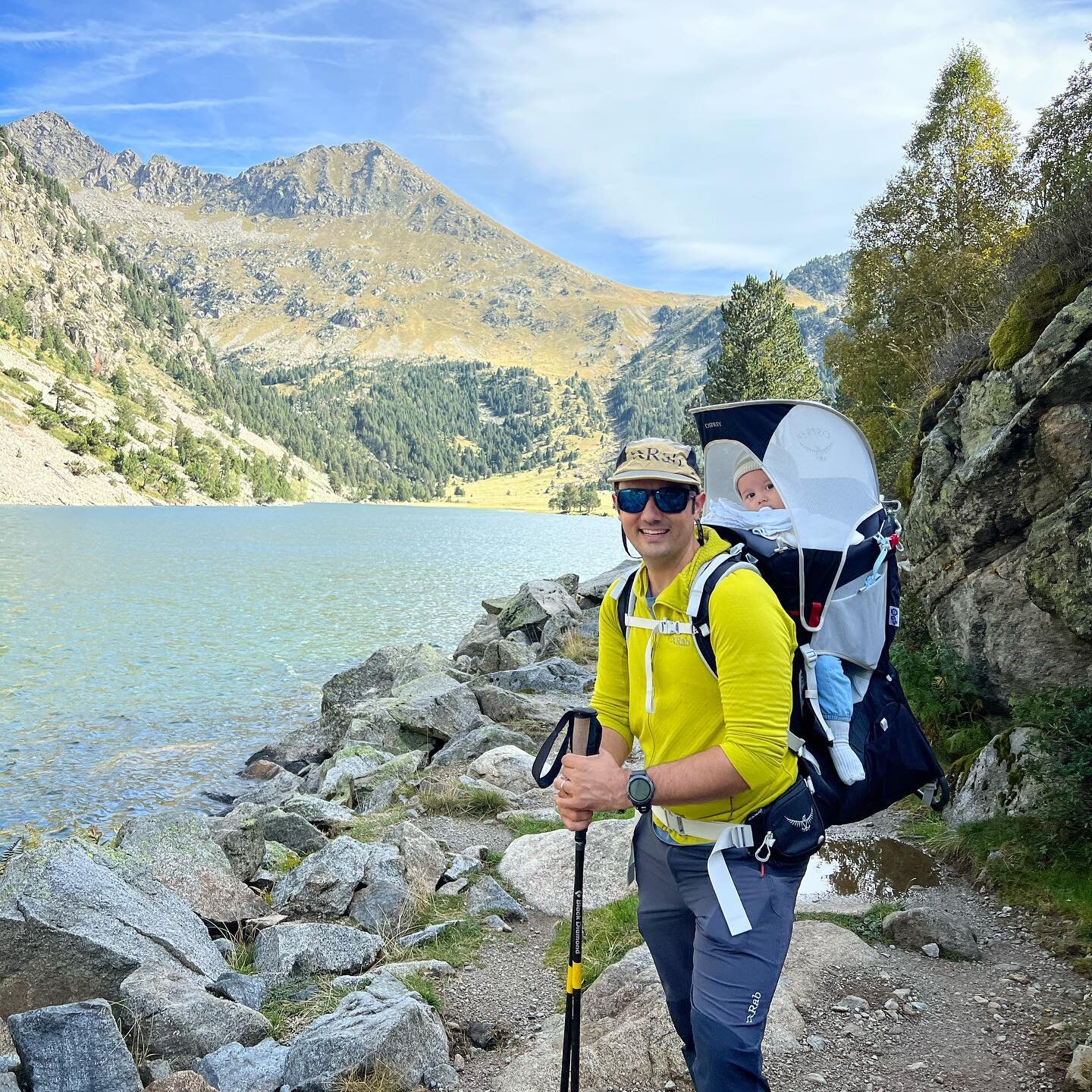 Luca&rsquo;s first trip to Aiguestortes 🙌
.
.
#aig&uuml;estortes #valldeboi #catalunya #catalunyaexperience #pirineus #pirineos #pyrenees #parcnacionaldaig&uuml;estortes #aiguestortes #pnaiguestortes #hikingadventures #ospreypoco #babybackpack #send