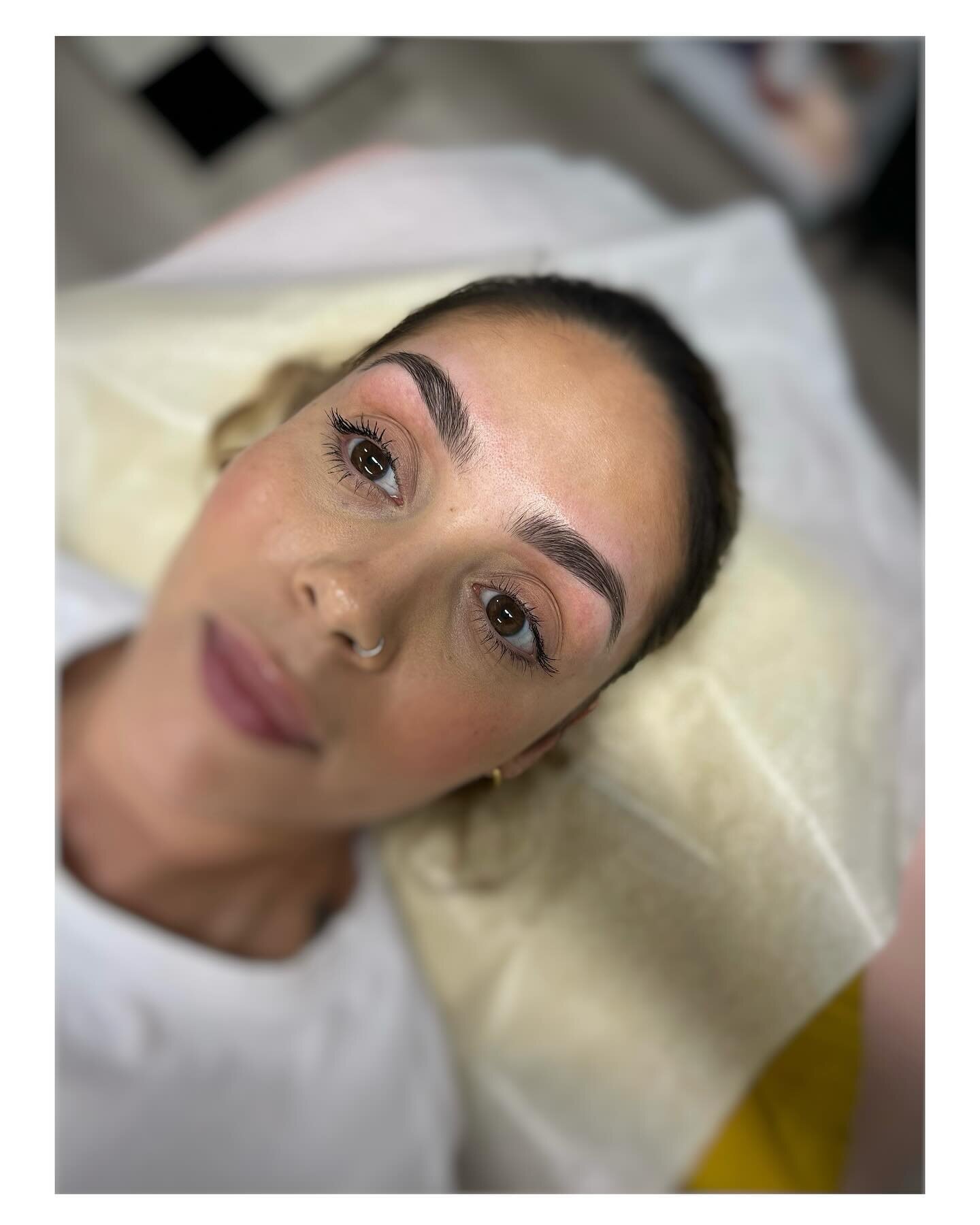 A little brow clean up for the birthday girl @temple_de_beaute 🎉🎂😘 

#parkridgeil #parkridgewaxing #parkridgewaxer #parkridgemoms #chicagosuburbswax #chicagosuburbswaxing #hardwax #waxspecialist #parkridgebrow #parkridgebrowlamination #chicagosubu