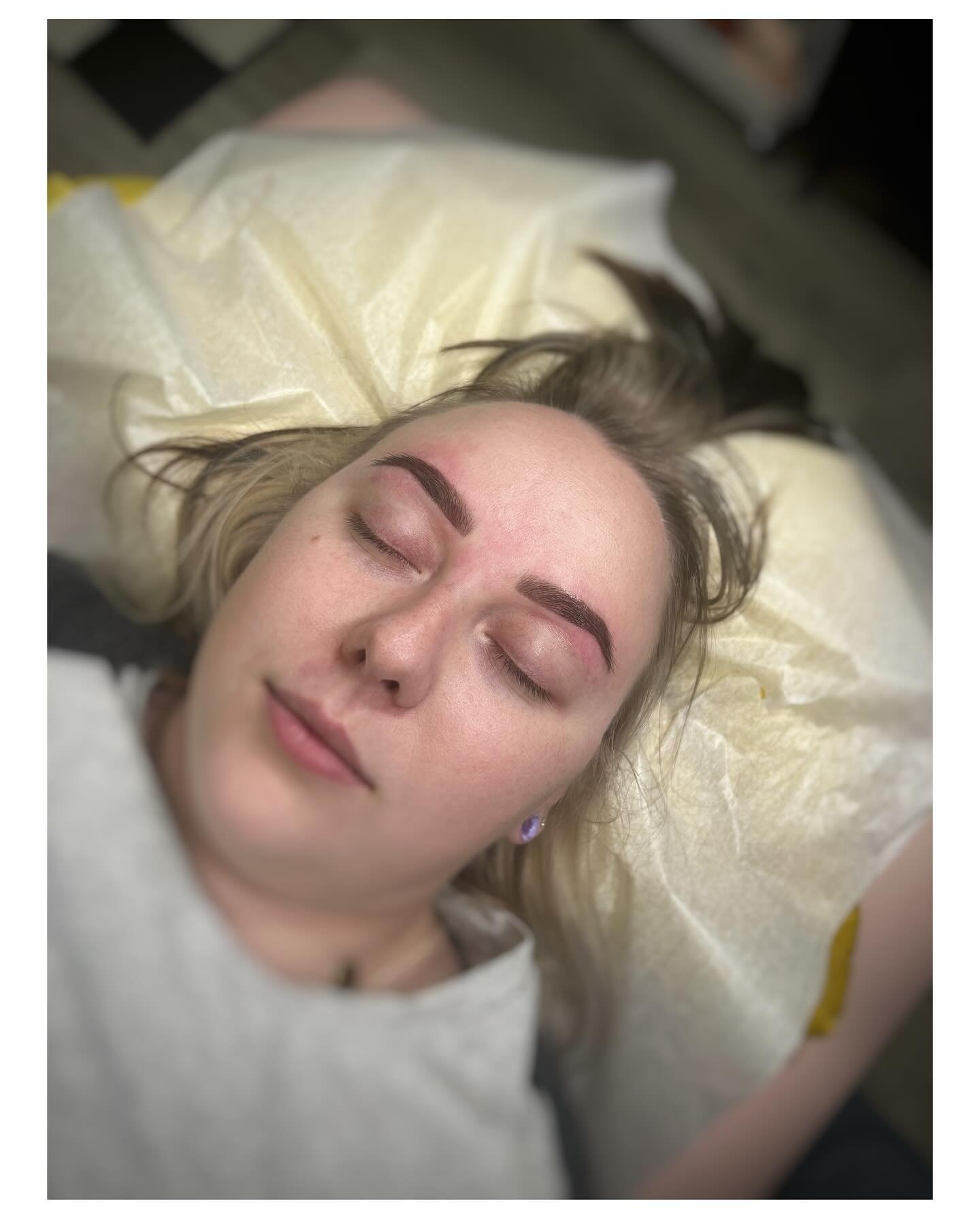 A bold and beautiful brow wax + tint on this lovely lady 💕🥰

#parkridgeil #parkridgewaxing #parkridgewaxer #parkridgemoms #chicagosuburbswax #chicagosuburbswaxing #hardwax #waxspecialist #parkridgebrow #parkridgebrowlamination #chicagosuburbsbrows 