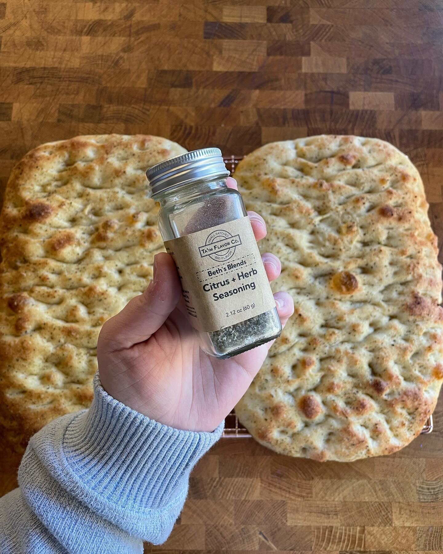 Experimenting with @taimflavorco citrus and herb seasoning on our focaccia and it&rsquo;s 🤌🏻