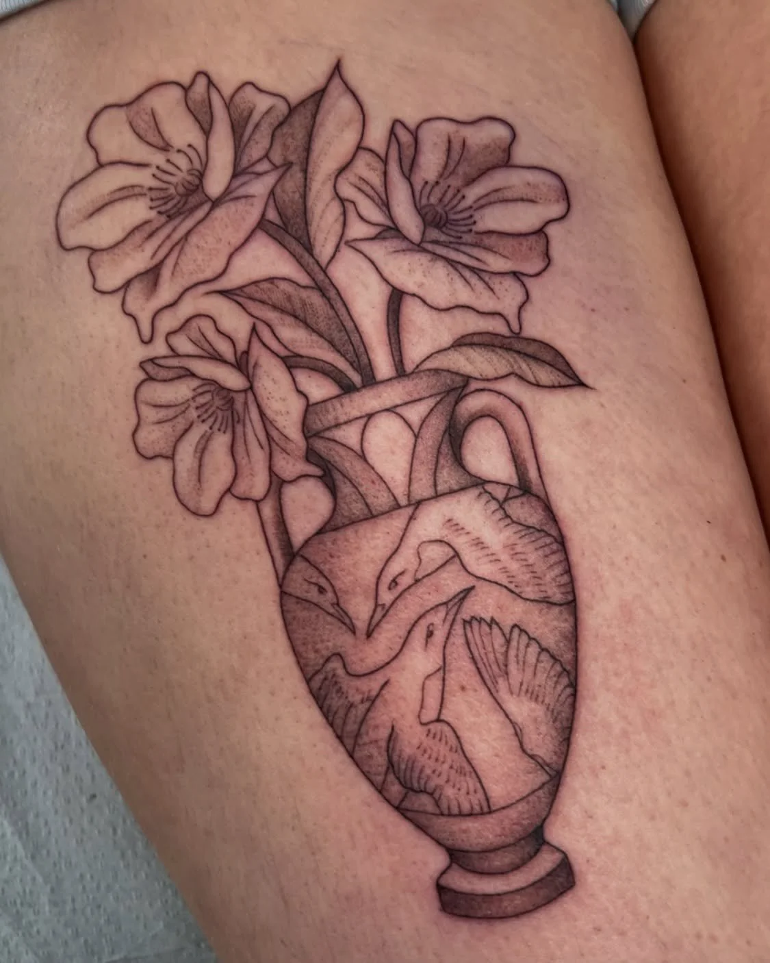 Vase tattoo from the flash book! More vase combos available 😊🙌🏽