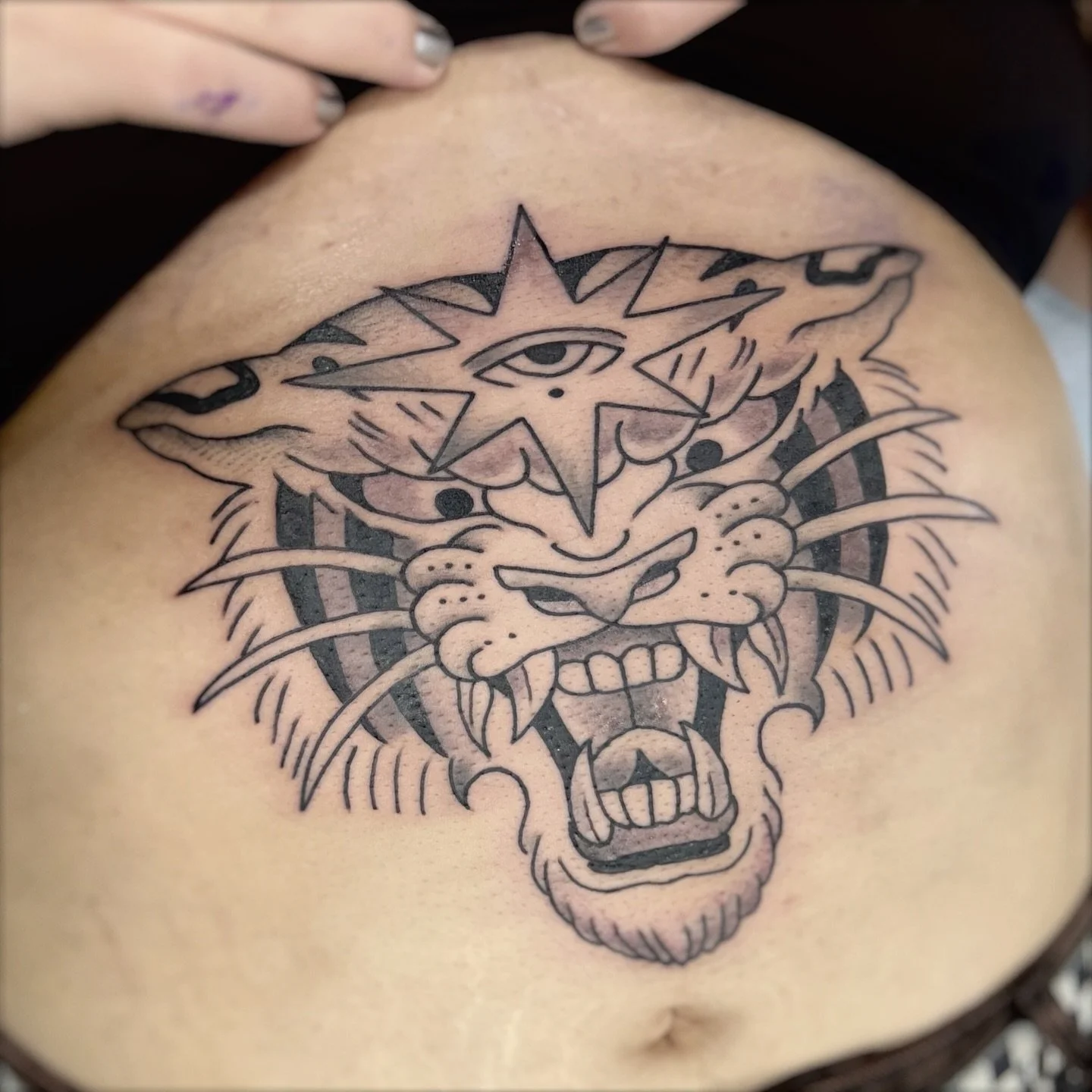 Some fun tattoos from yesterday! 🐯🐯#stomachtattoo #tigertattoo