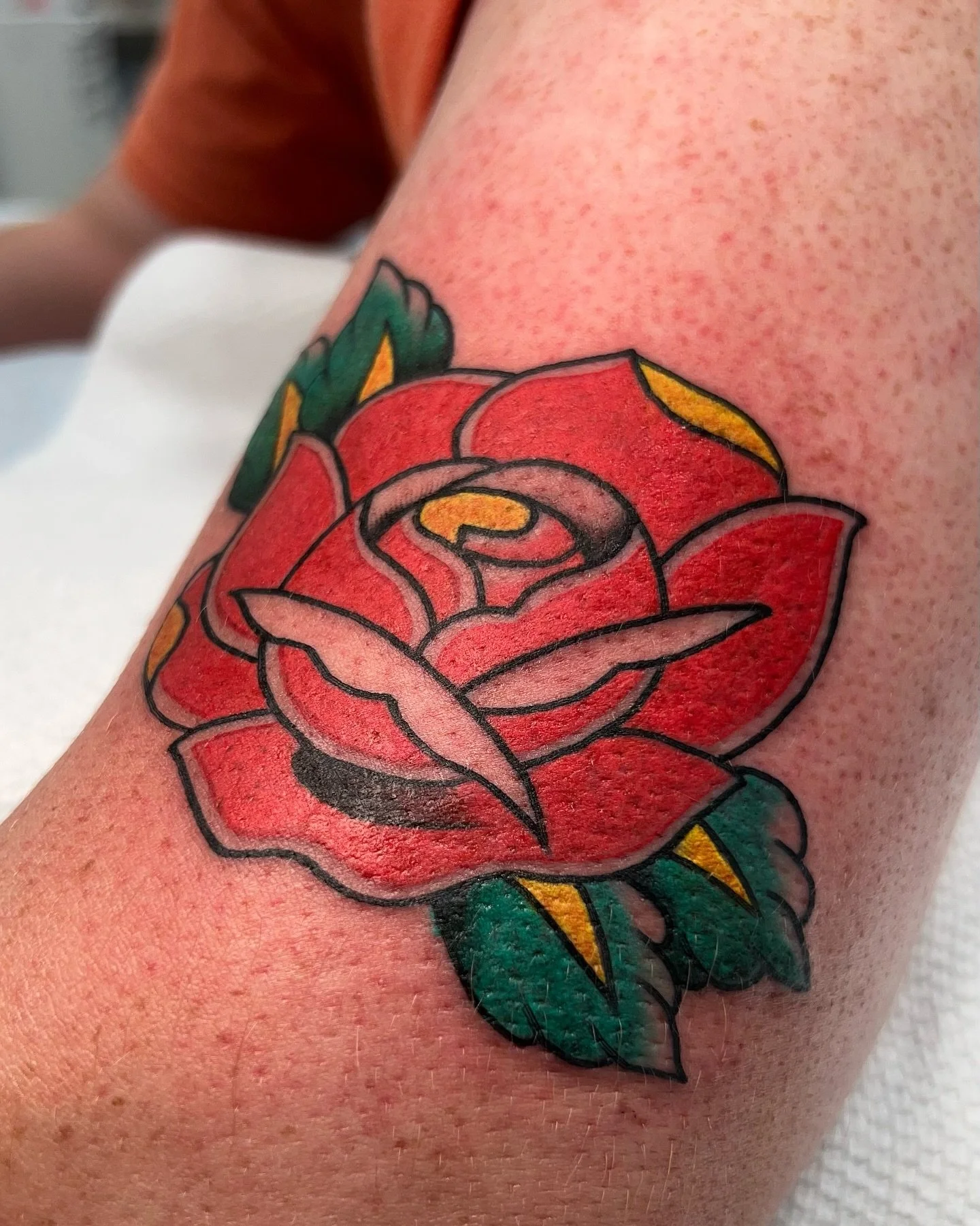 had so much fun doing this traditional rose tattoo! Would love to do more traddy roses! Who&rsquo;s next 👀👀