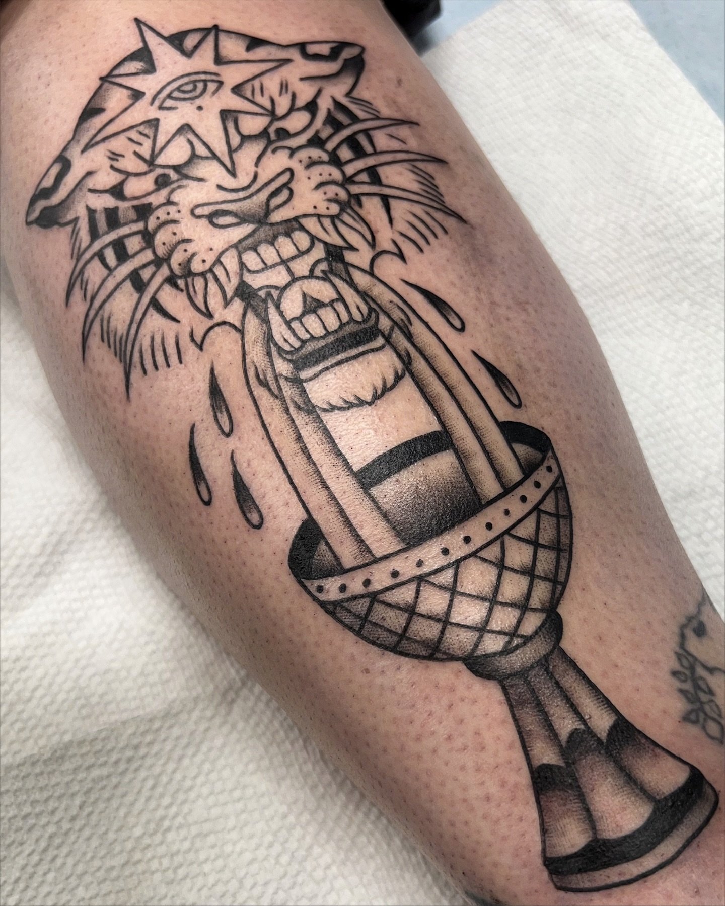 Traddy blackwork tiger! Design from the flash book 😊🙌🏽 Always down to do a trippy tat! #blackworkerstattoo #trippytattoo #tattoo