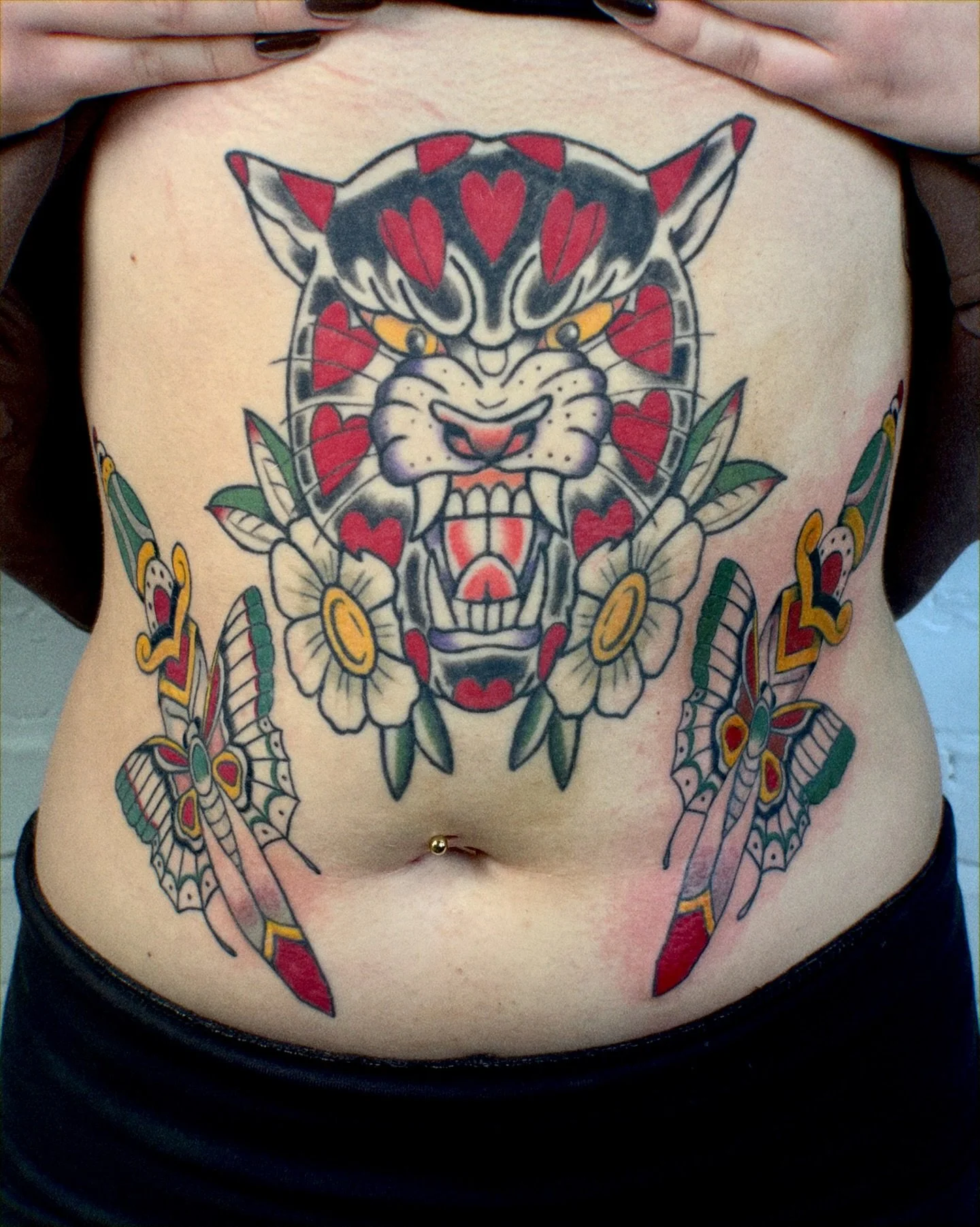 Thanks for the trust Grace!! Finished stomach tattoo!! Tiger from 2024 and knives mostly healed with full fresh color on the left! MORE TUMMY TATTOOS PLEASE!!!