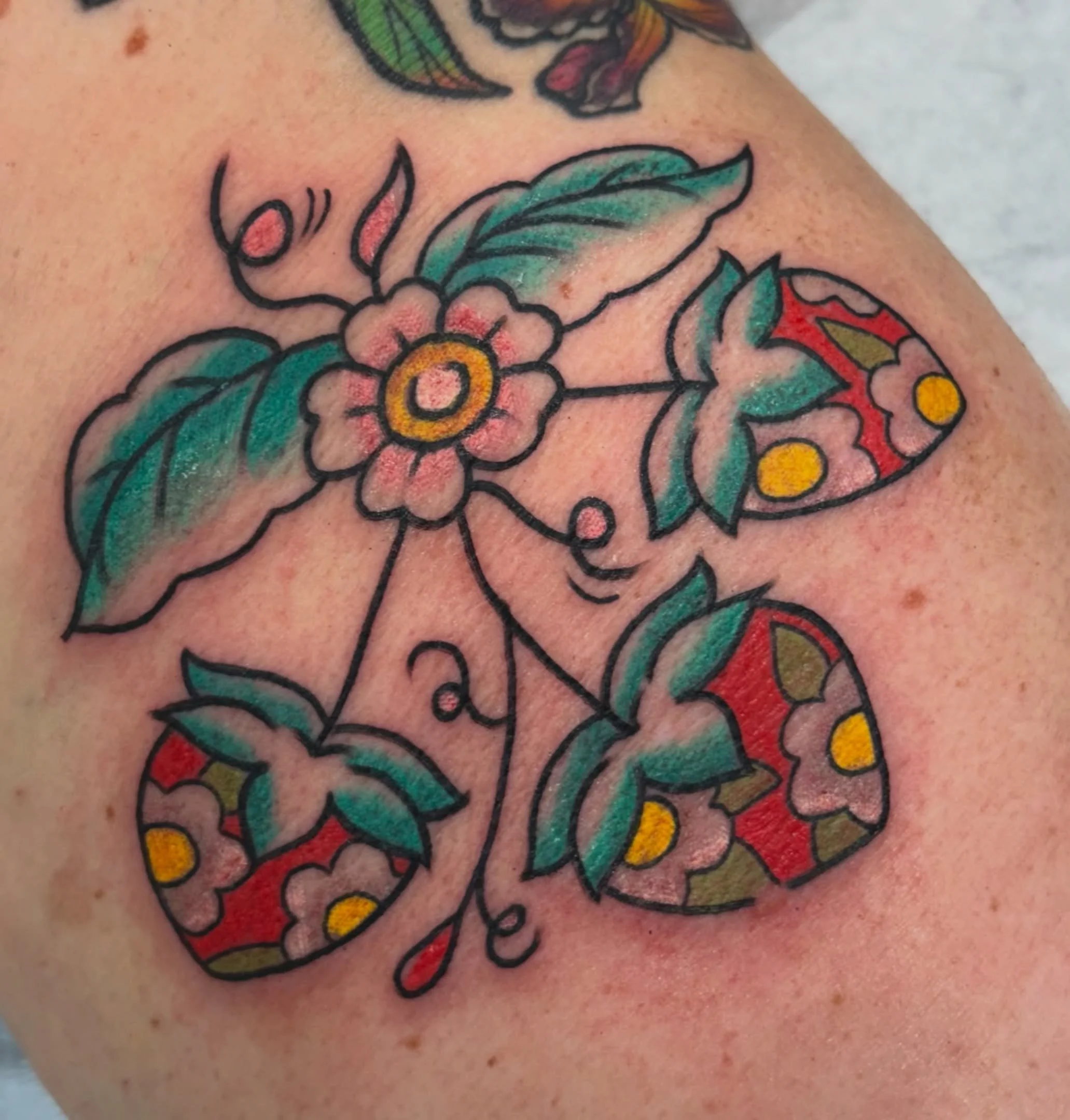 some wuttle strawberries! Strawberry tattoo ☺️🙌🏽