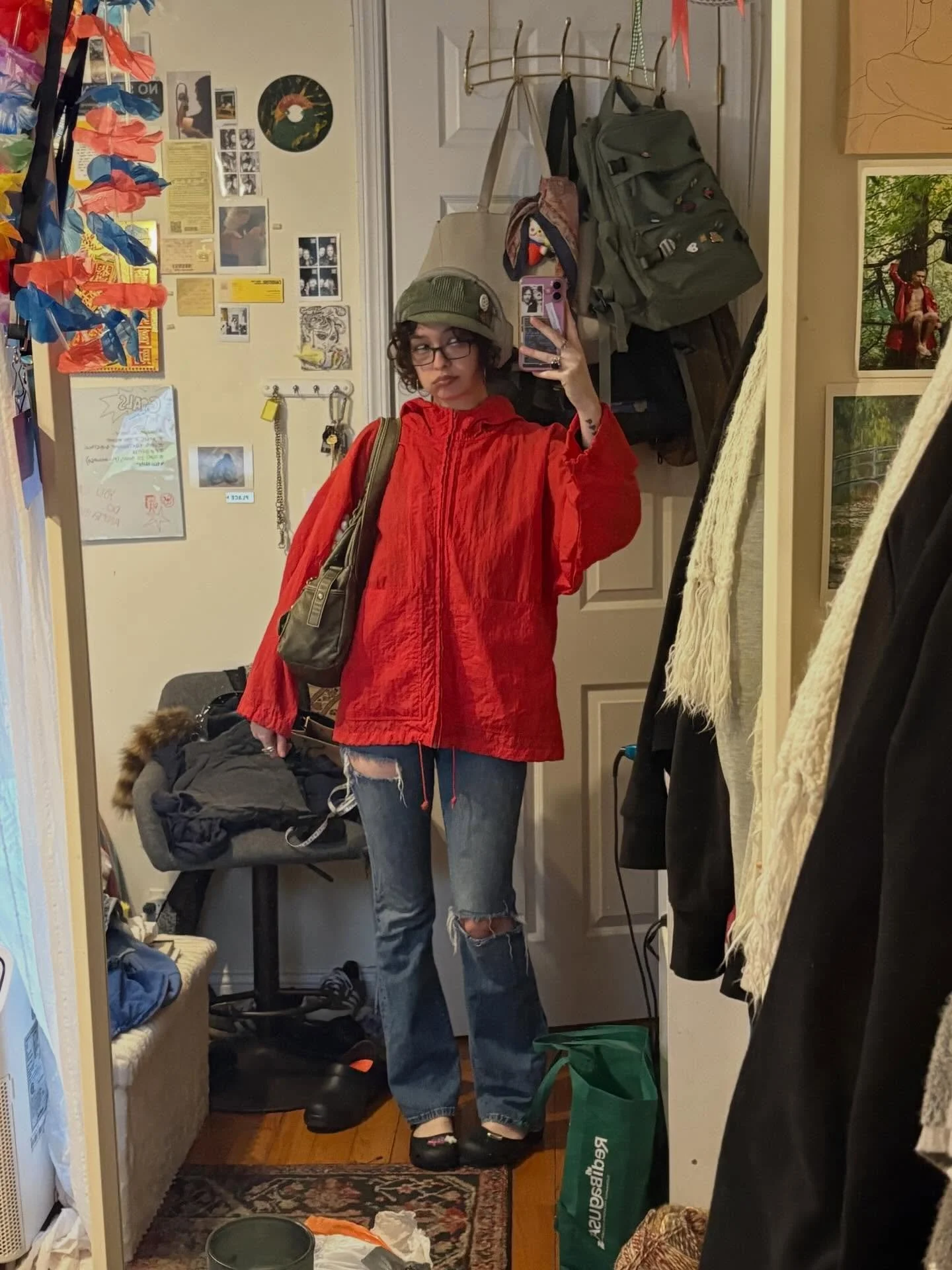 <33