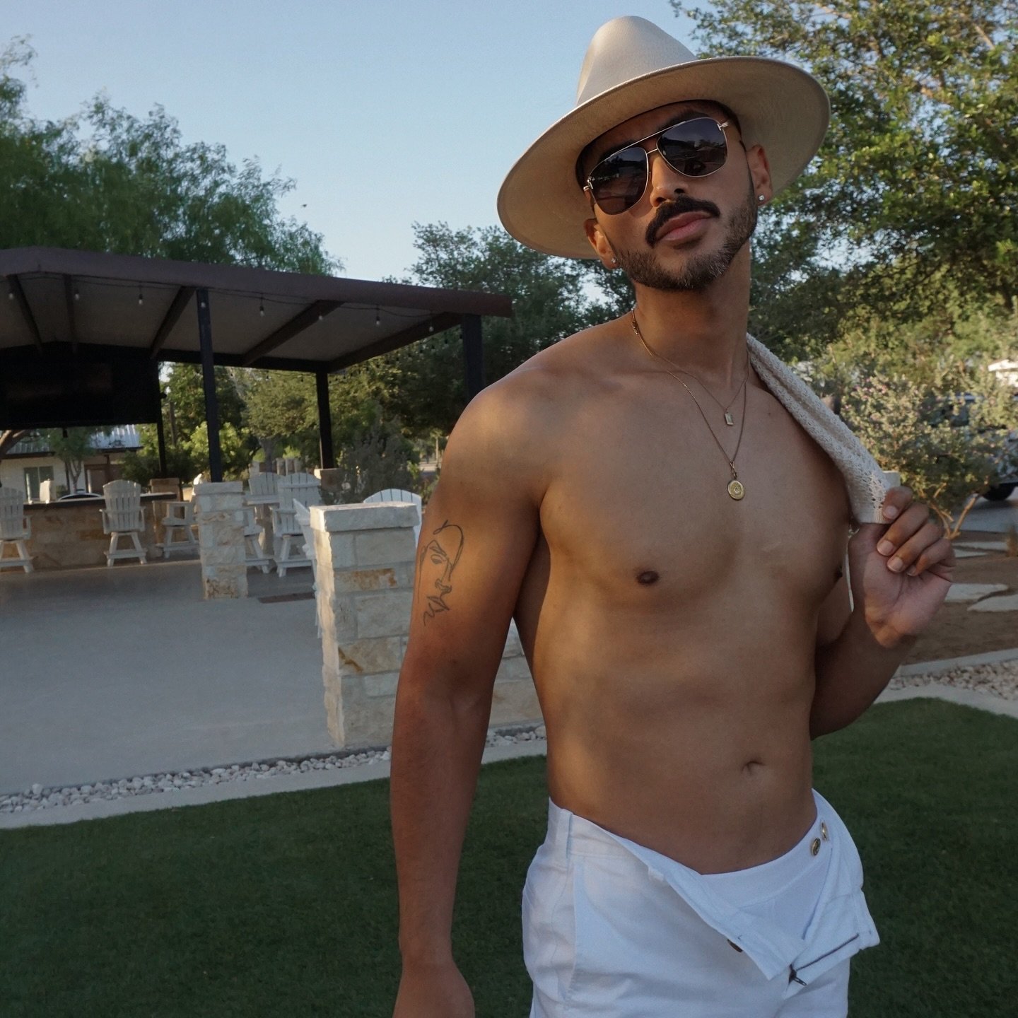 If your summer plans involve looking like this&hellip; Might be time to lock in that every-two-weeks luxury custom tan with our monthly membership. 

#rgv #spraytan #tan #summer #rgv956 #spraytansnearme #rgvbeauty #dripbody #956beauty #956 #mantan #l